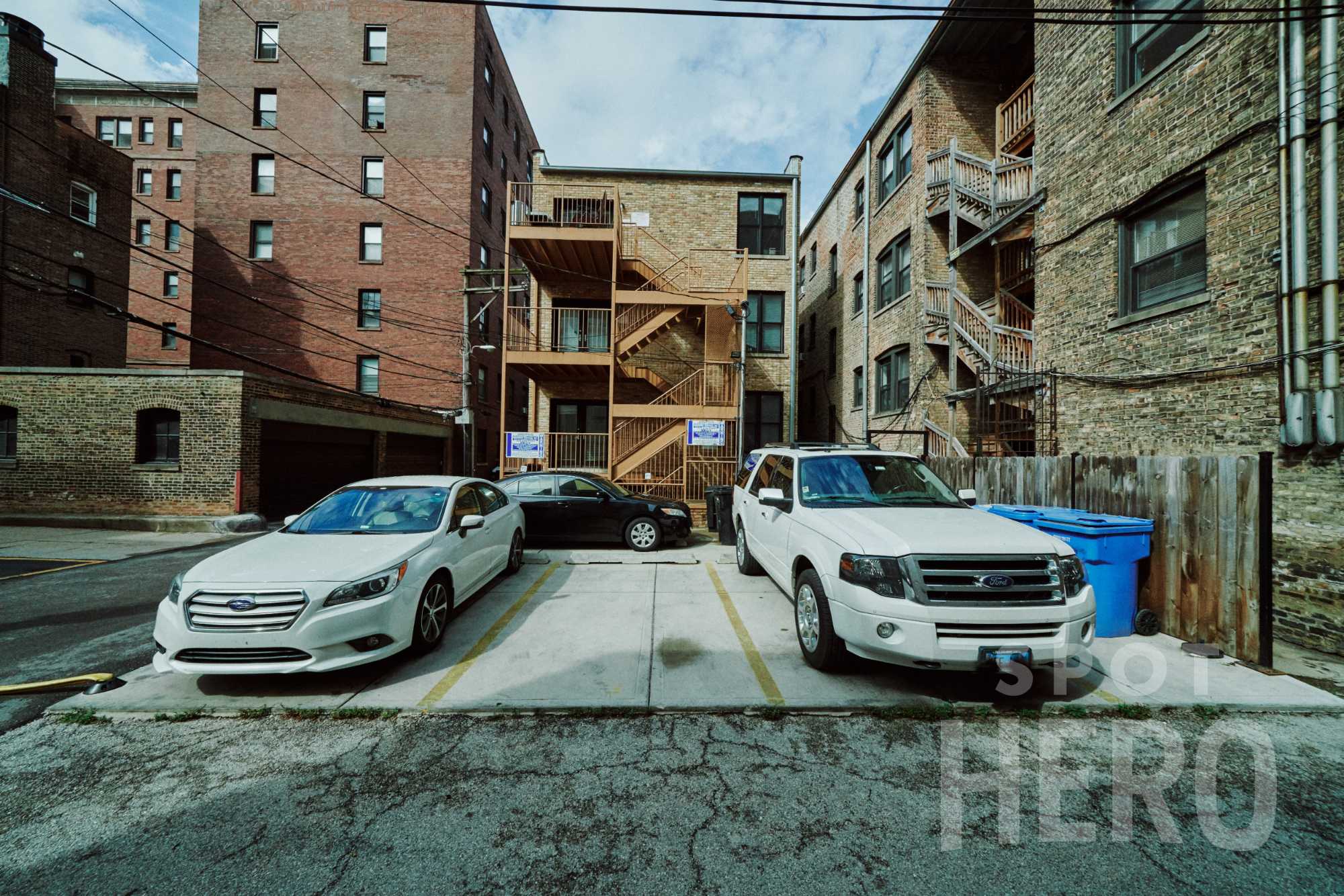3153 North Hudson Avenue Parking