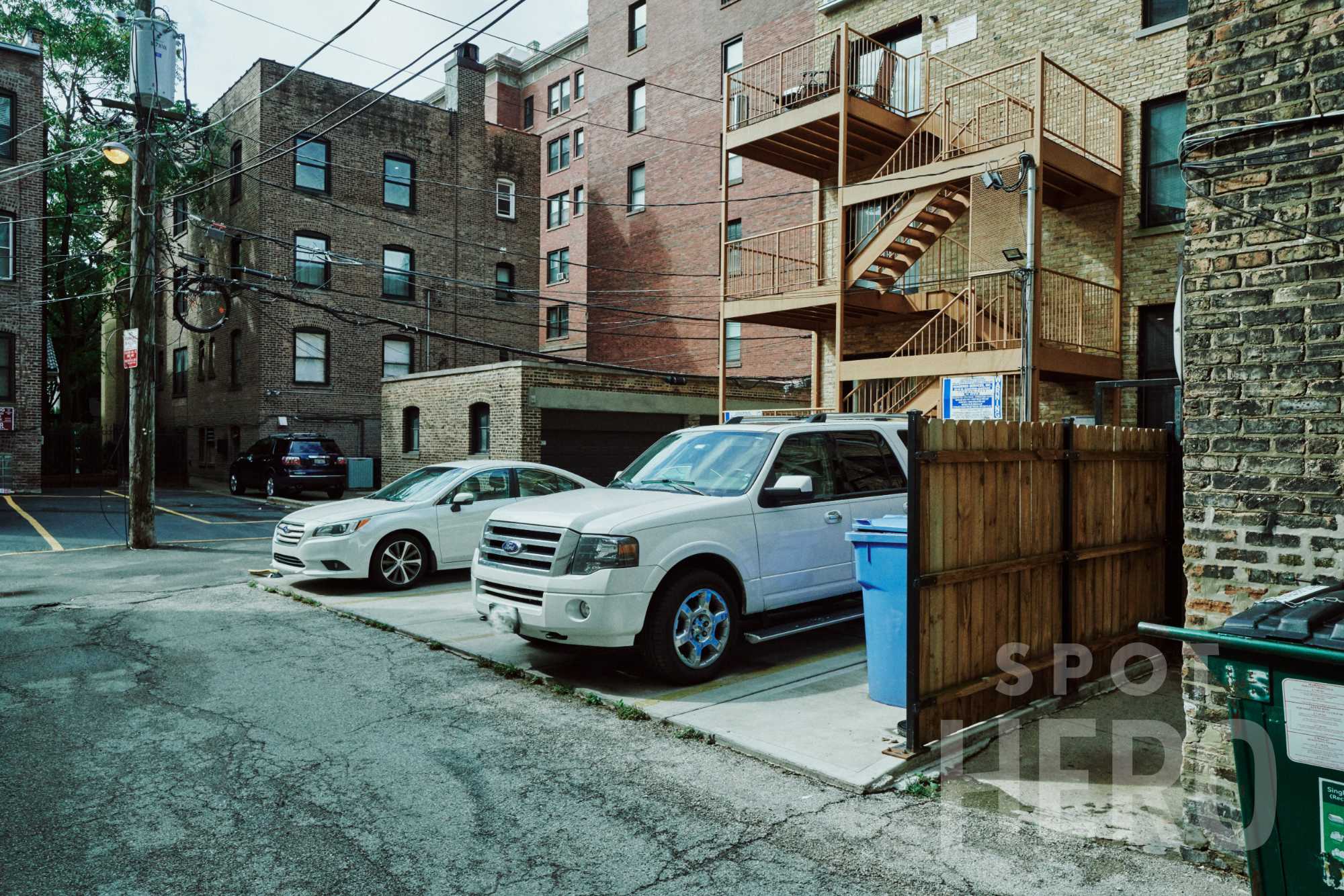 3153 North Hudson Avenue Parking