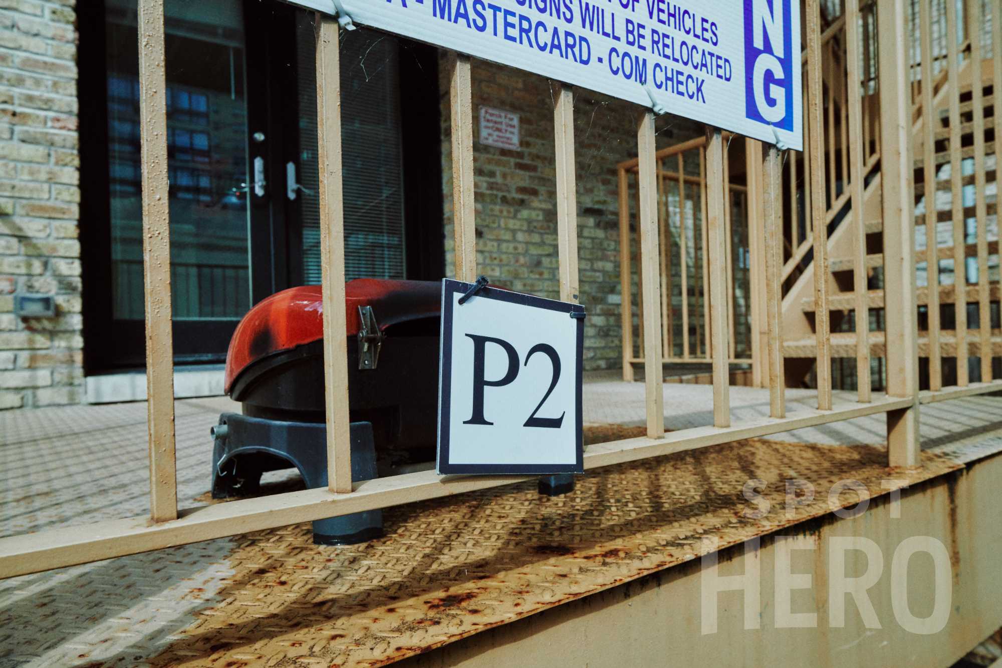 3153 North Hudson Avenue Parking