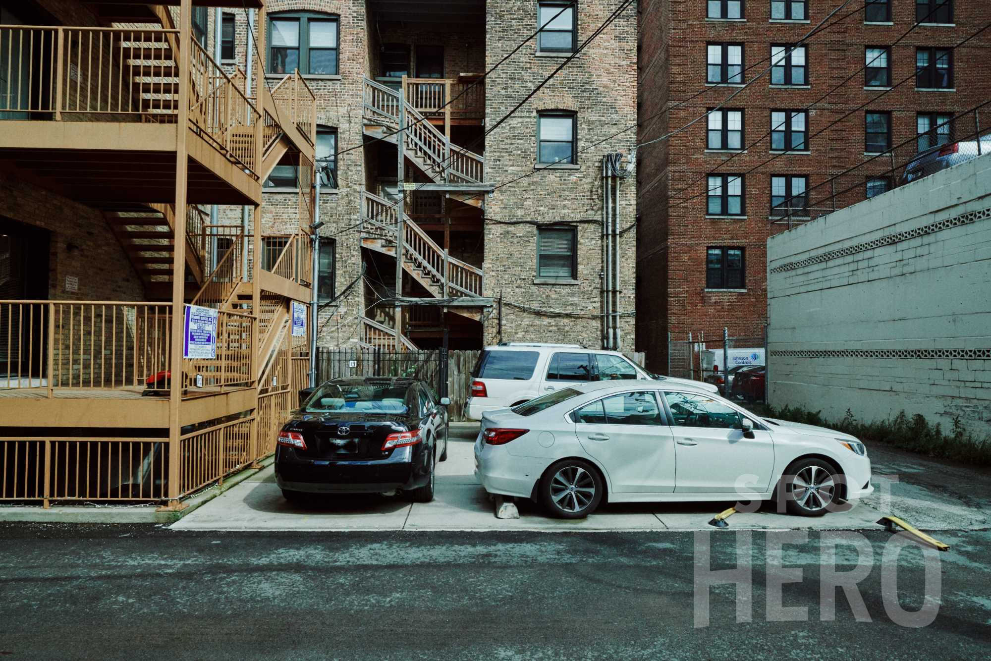 3153 North Hudson Avenue Parking