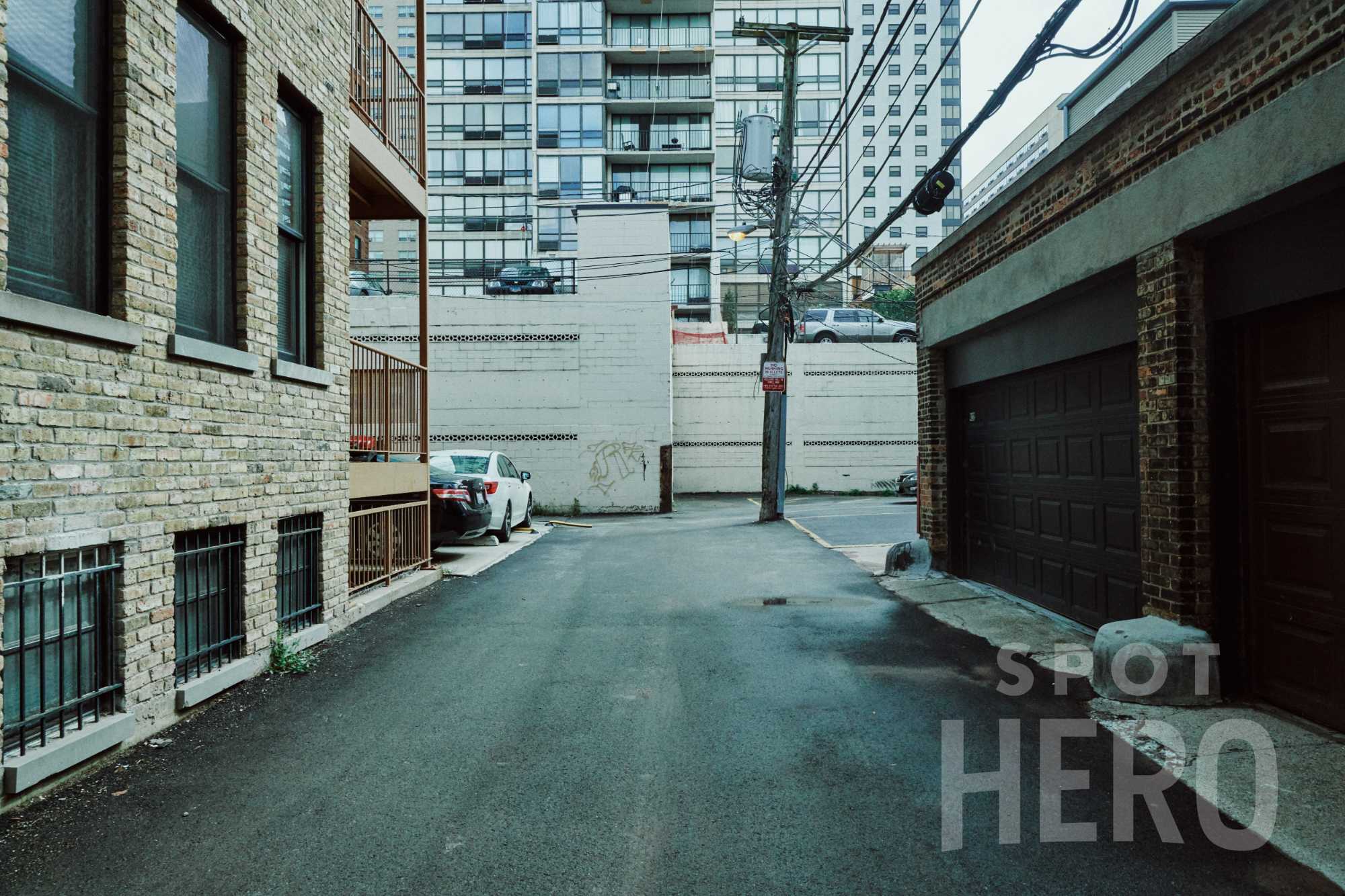 3153 North Hudson Avenue Parking