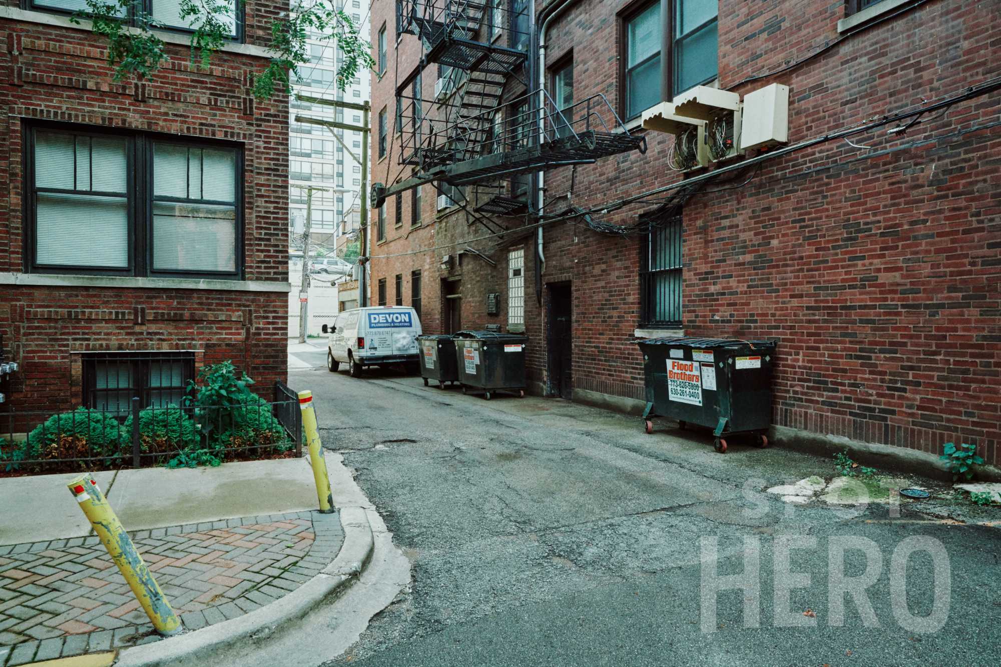 3153 North Hudson Avenue Parking