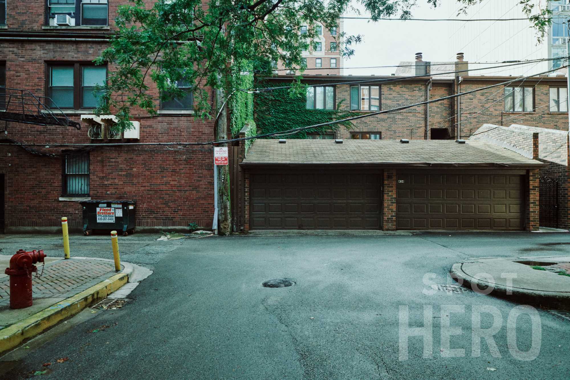 3153 North Hudson Avenue Parking