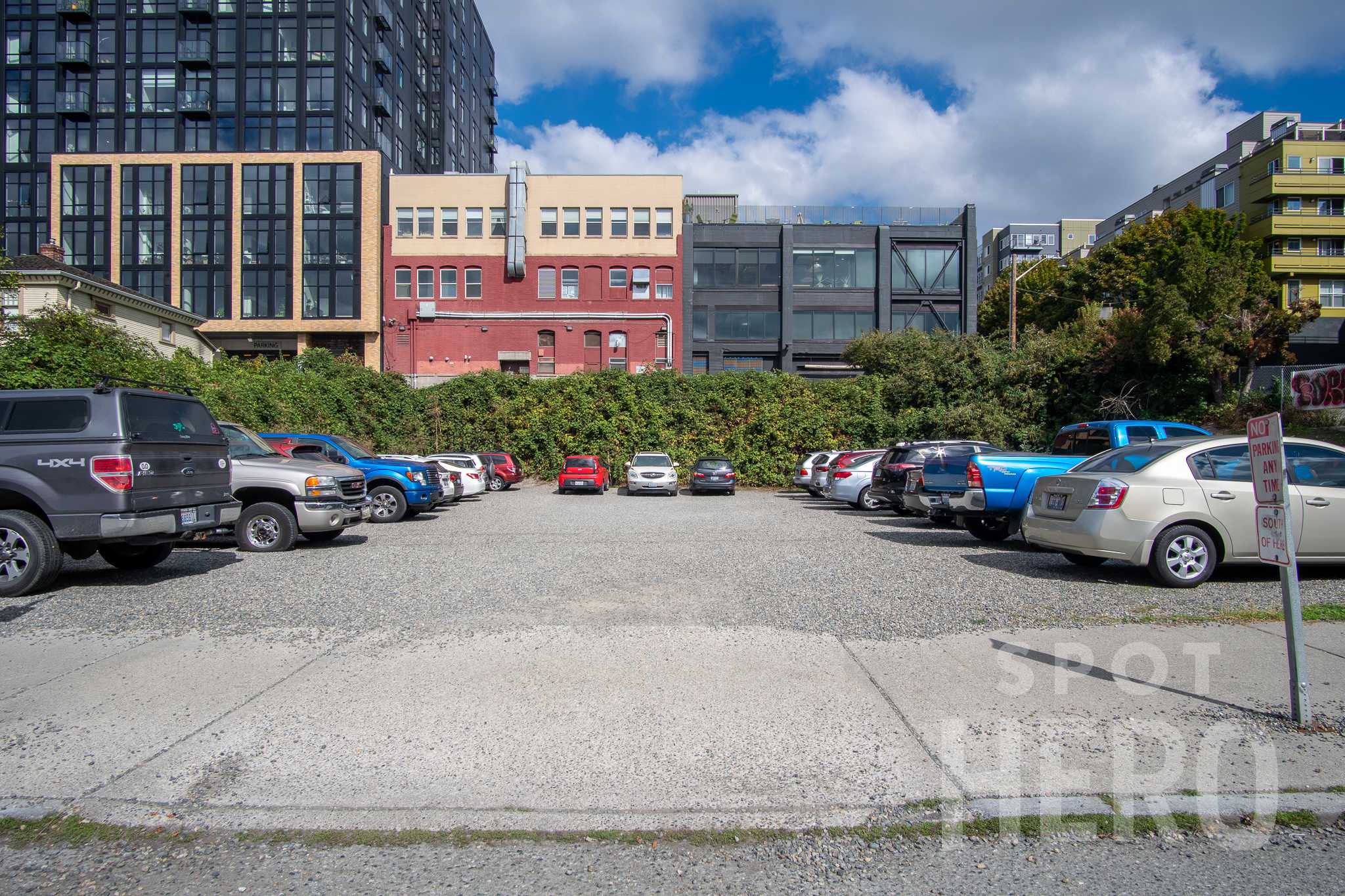 2538 Elliott Avenue Parking