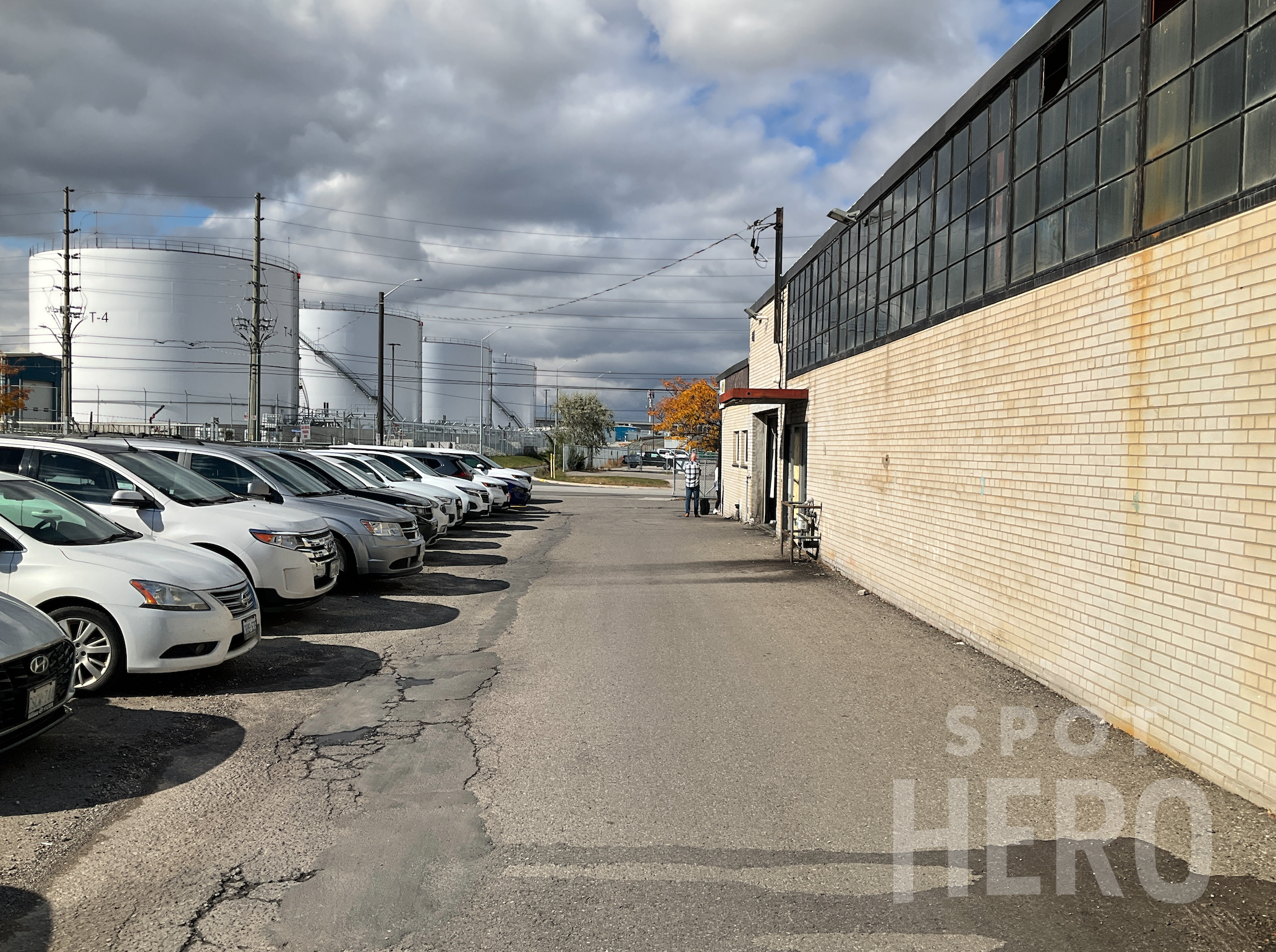3356 Elmbank Road Parking