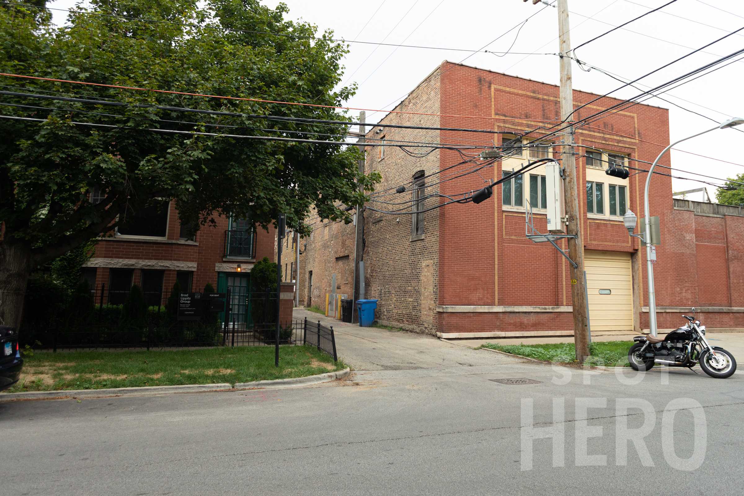 3824 North Sheffield Avenue Parking