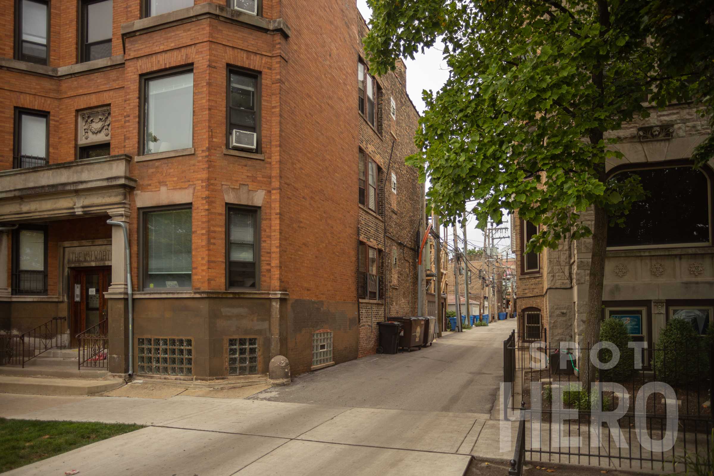 910 West Addison Street Parking
