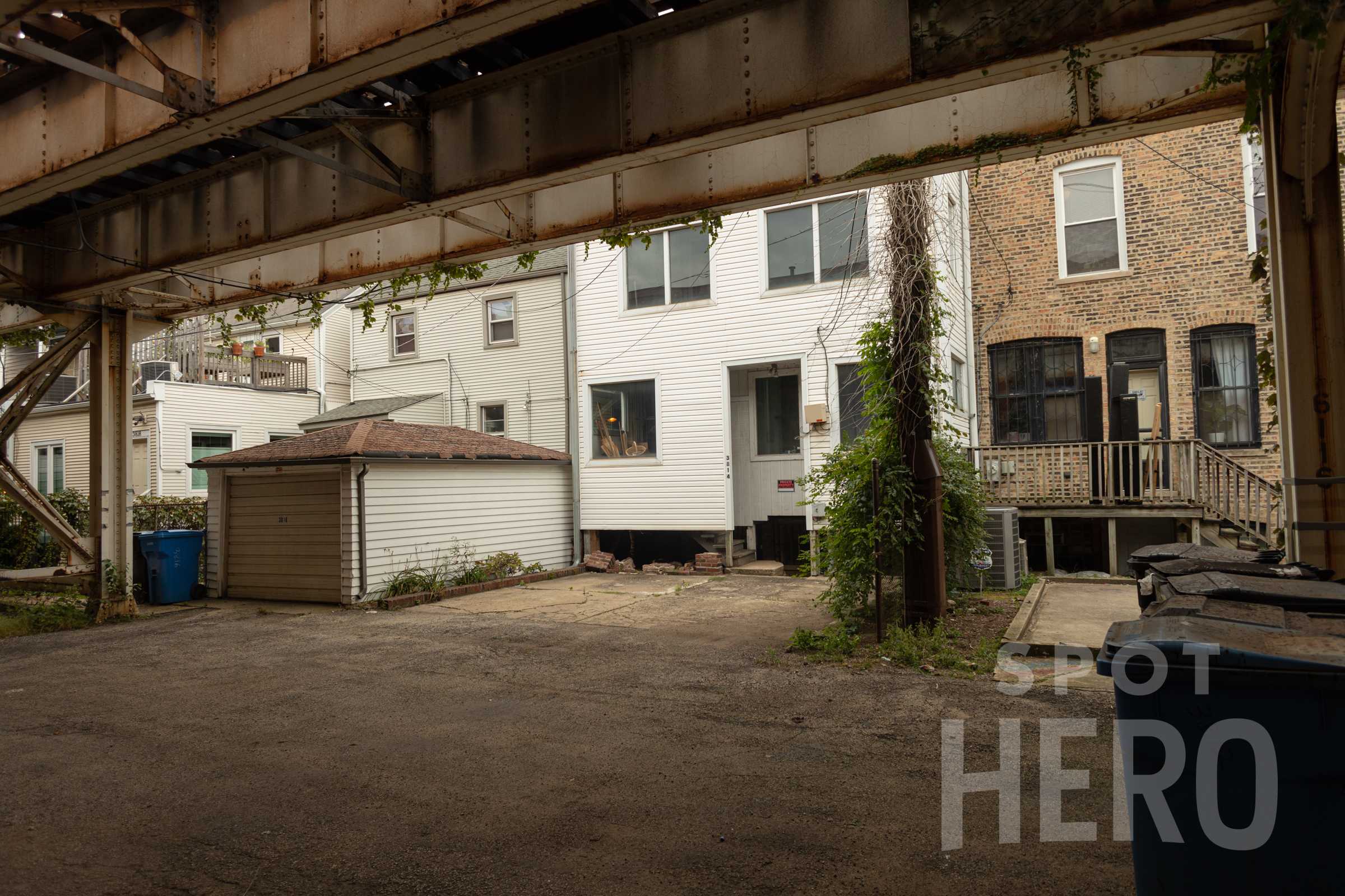 3814 North Wilton Avenue Parking