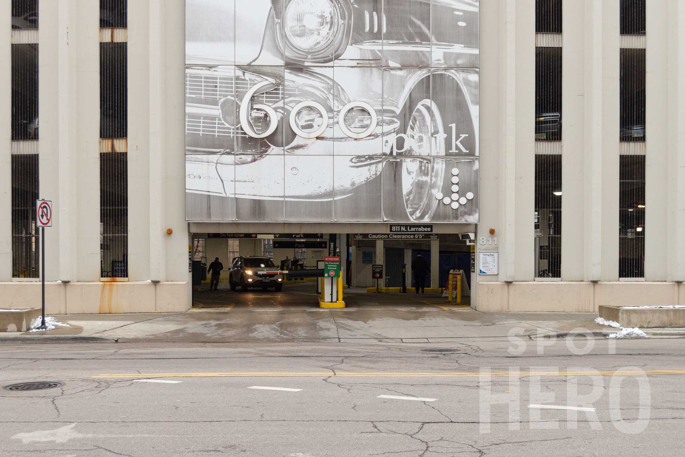 Paid Sunday parking -- Chicago Tribune