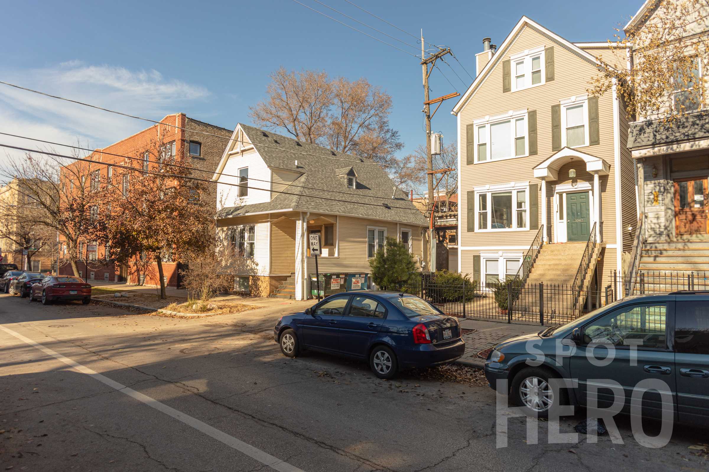 1039 West Roscoe Street Parking
