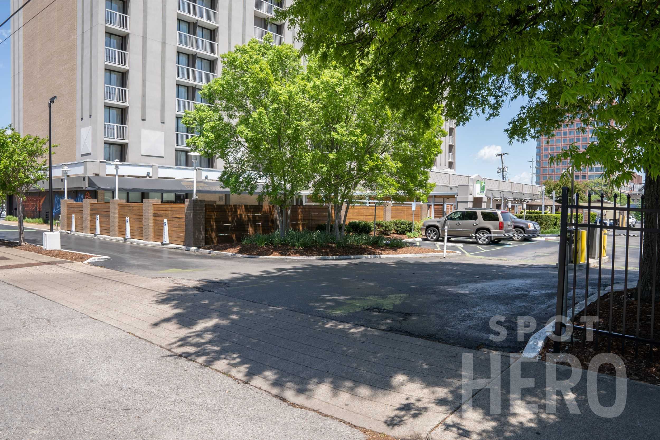 2613 West End Avenue Parking