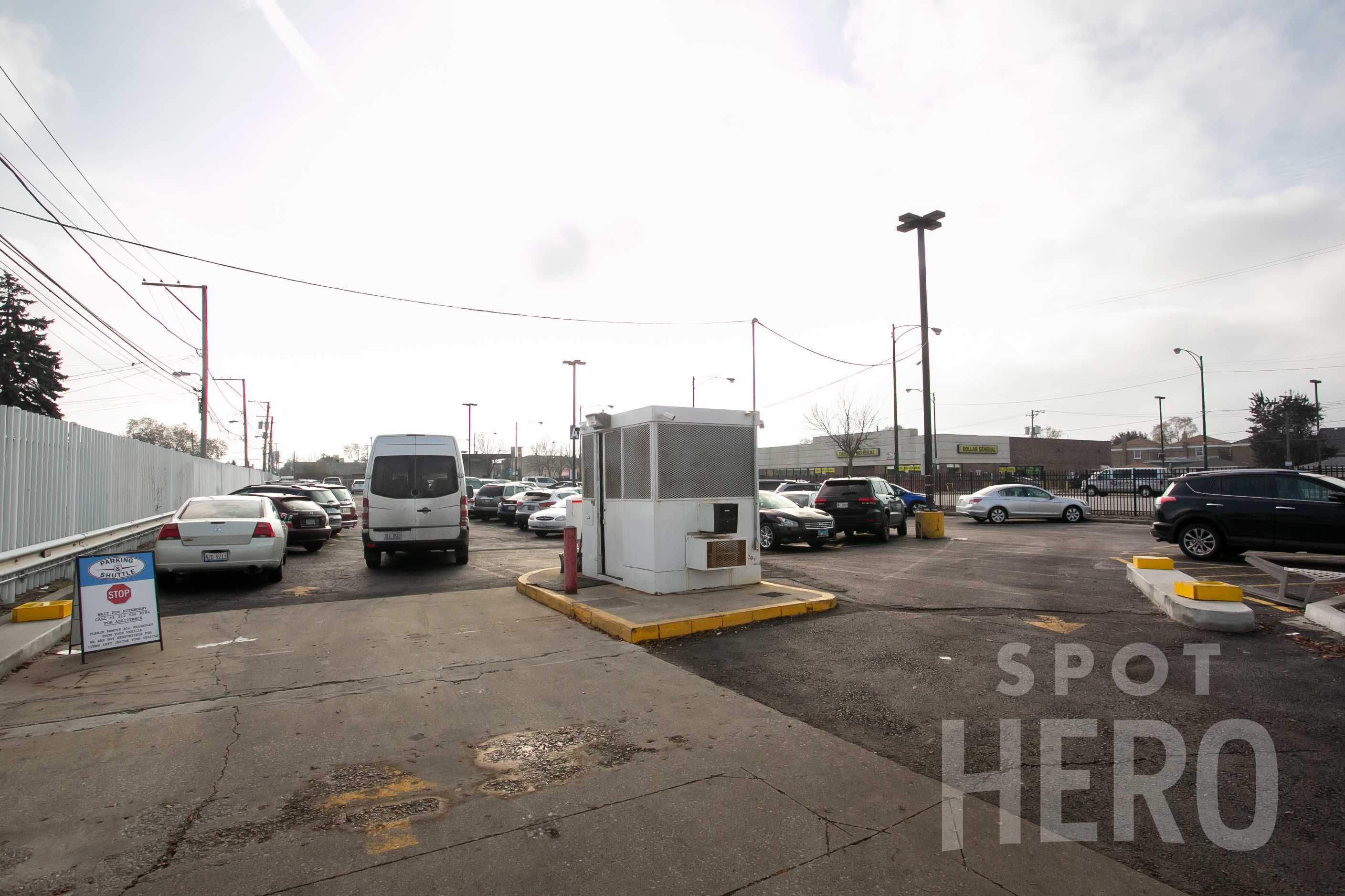 Midway Airport Parking | Daily Rates From $8.75 | SpotHero