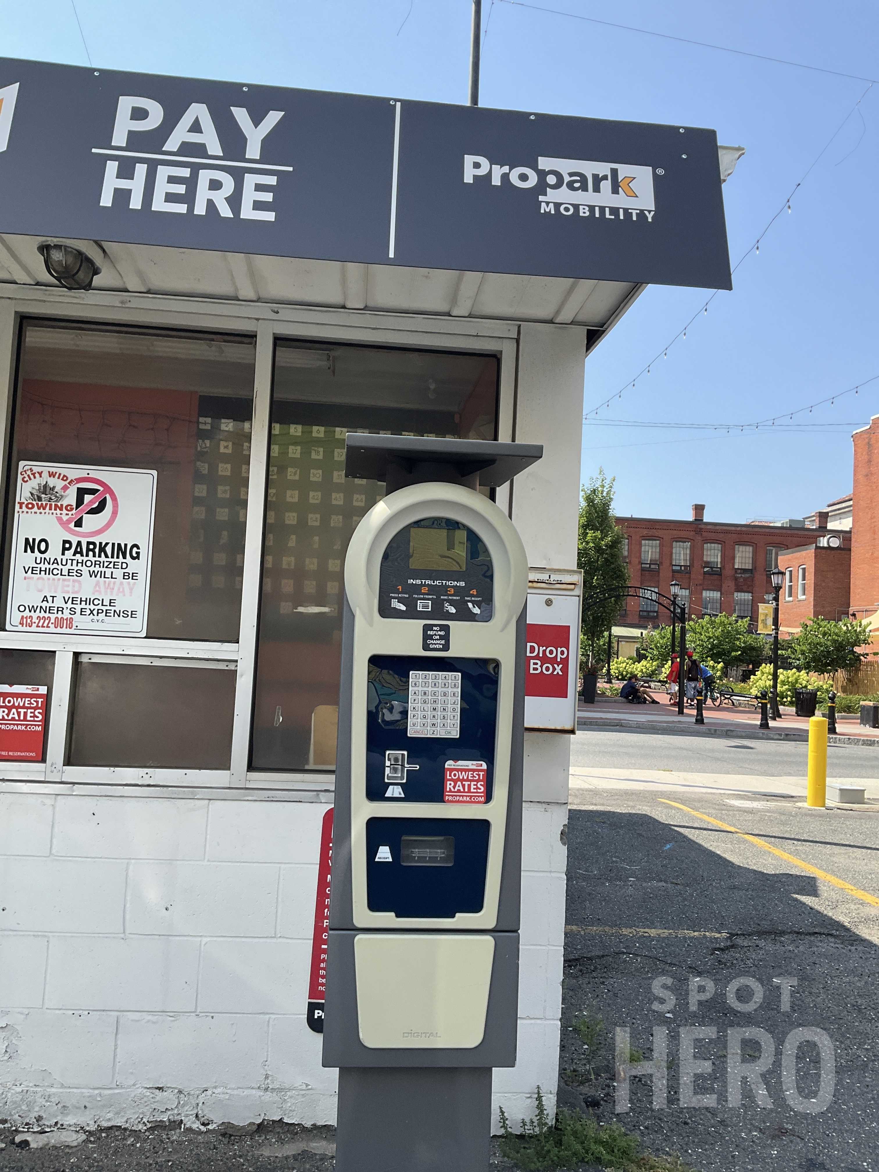215 Worthington Street Parking