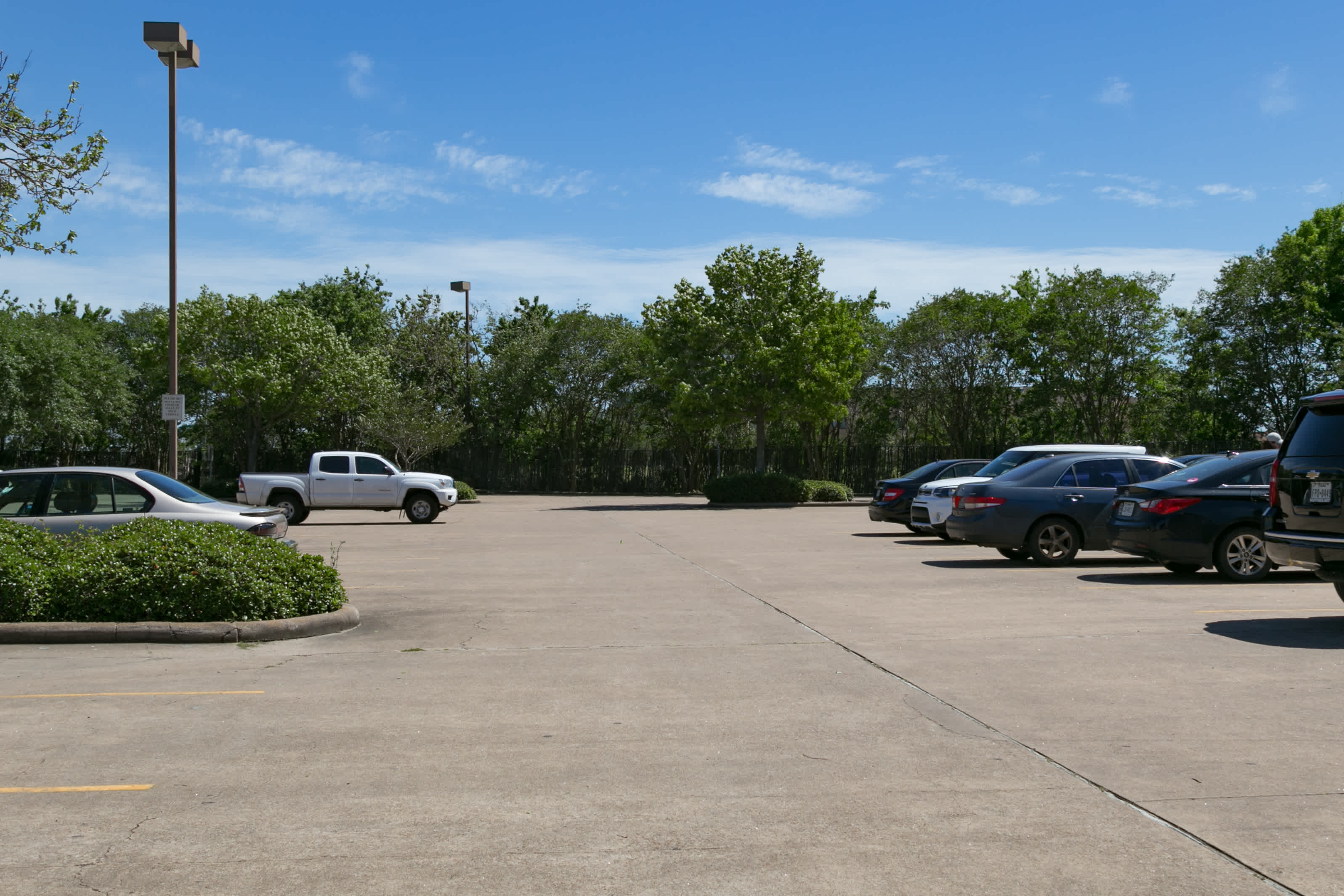 Hobby Airport Parking | Daily Rates From $3.70 | SpotHero