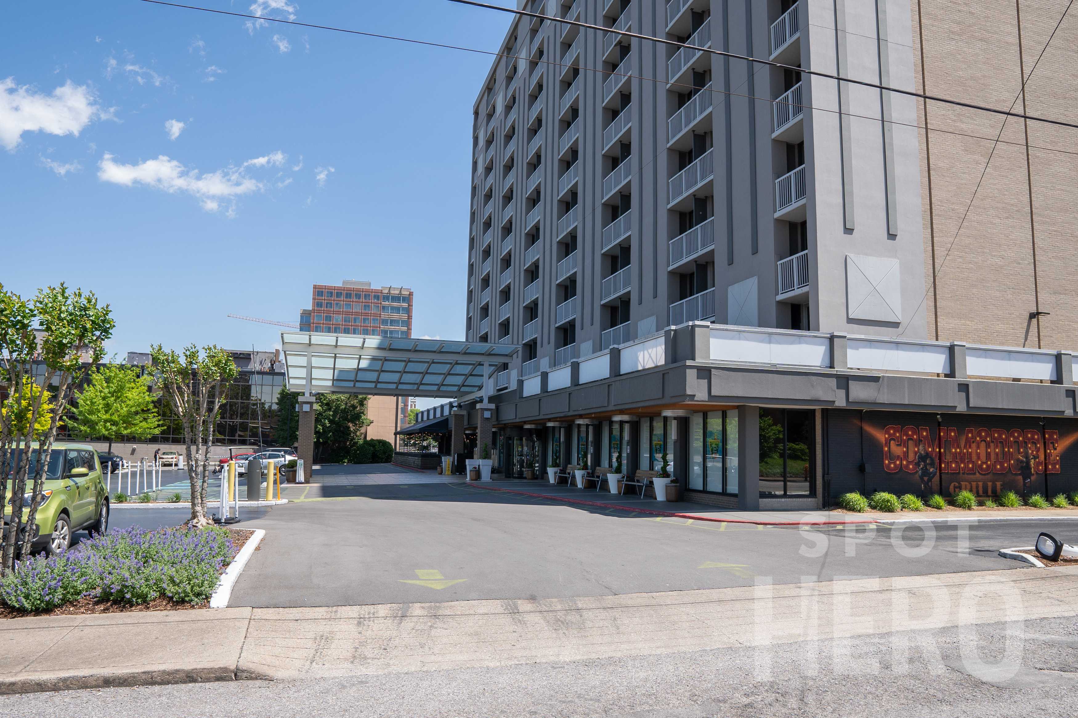 2613 West End Avenue Parking