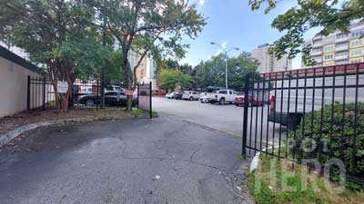 121 Linden Avenue Northeast Parking