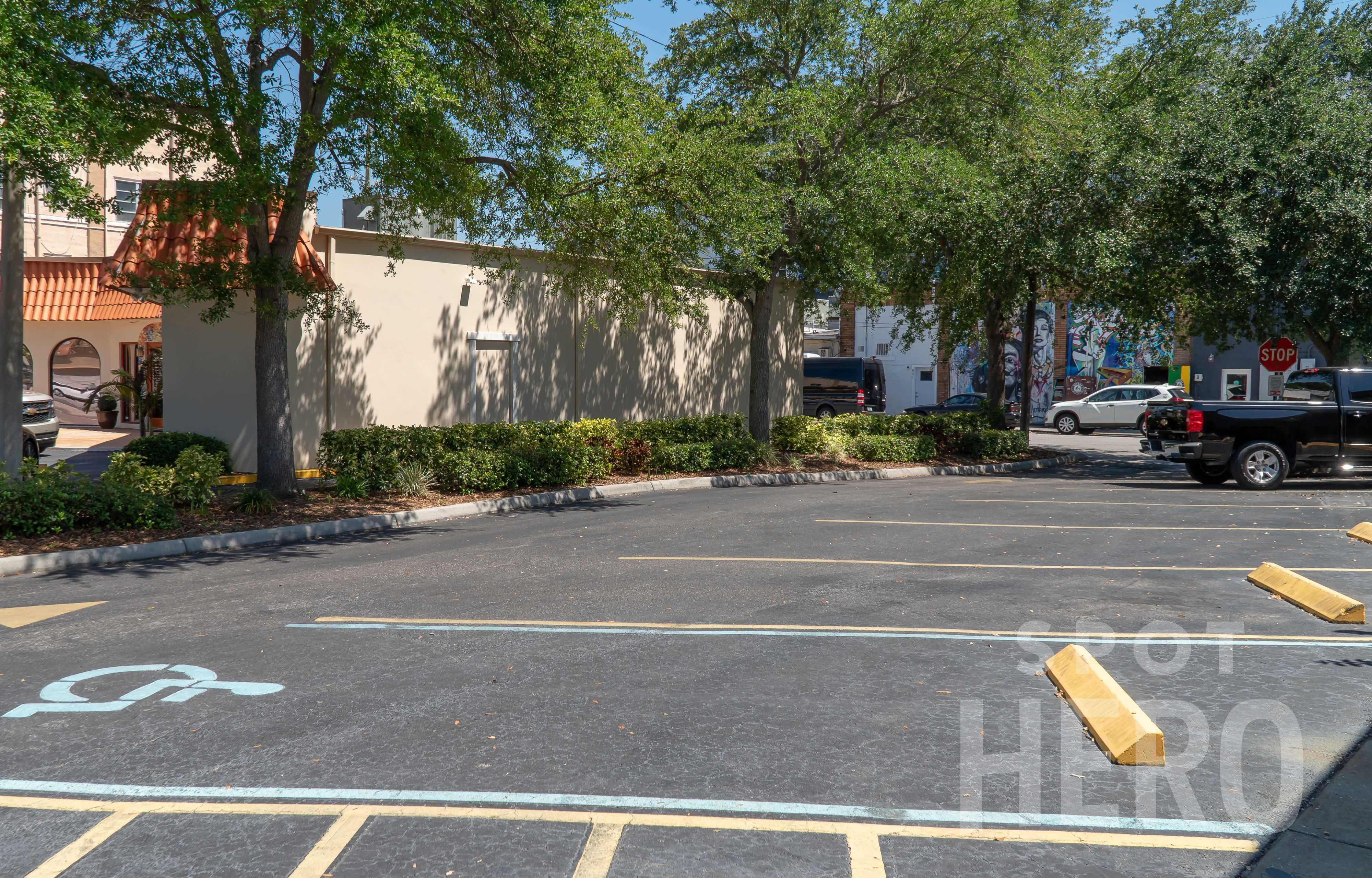 956 1st Avenue North Parking