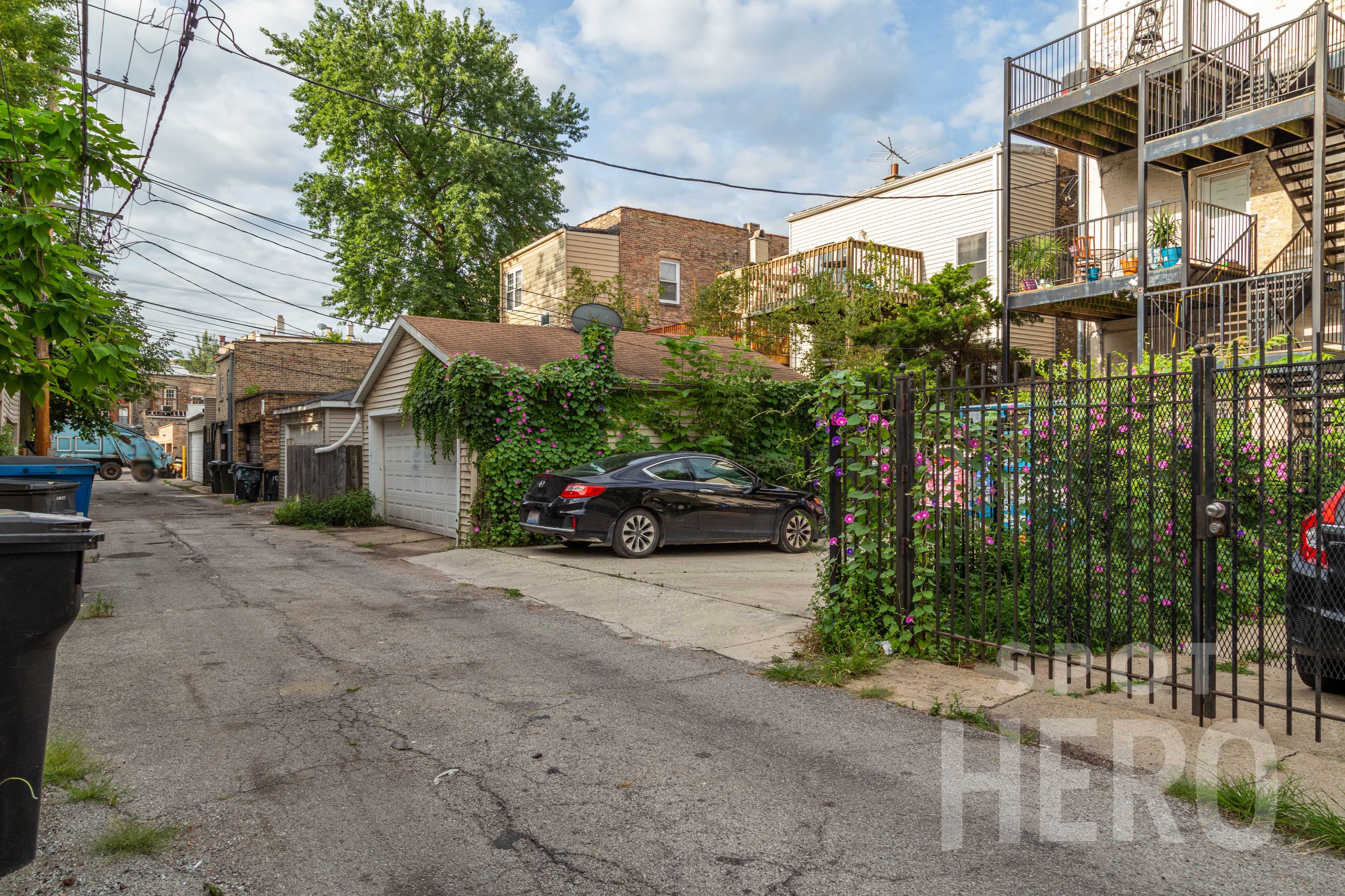 831 North Damen Avenue Parking