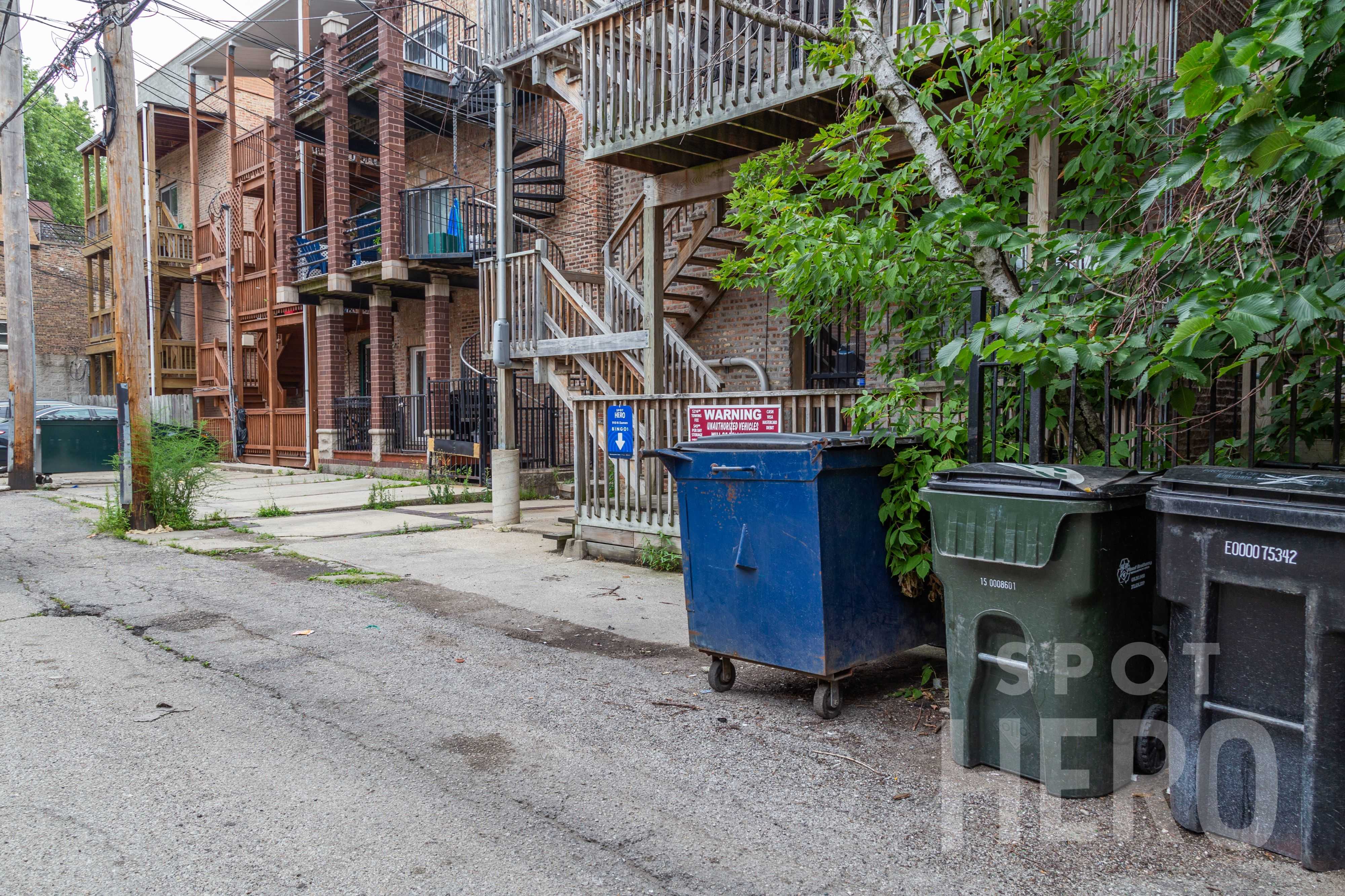 910 North Damen Avenue Parking