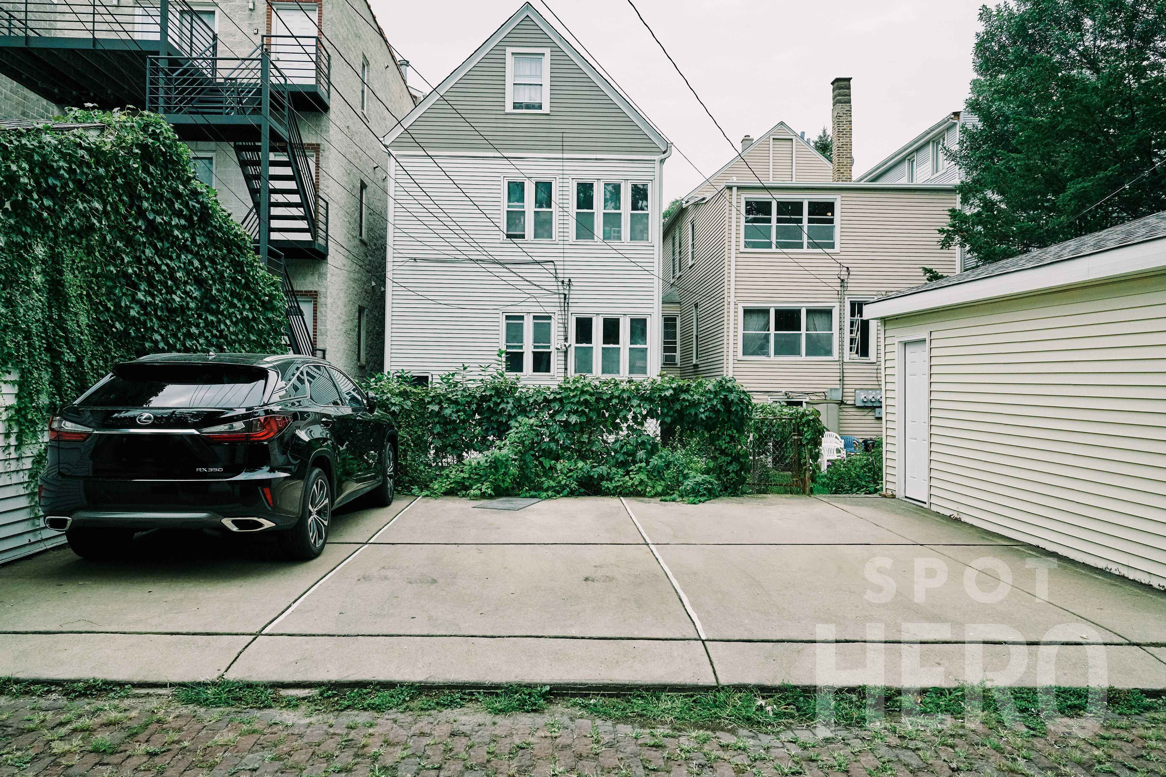 1138 West Wolfram Street Parking