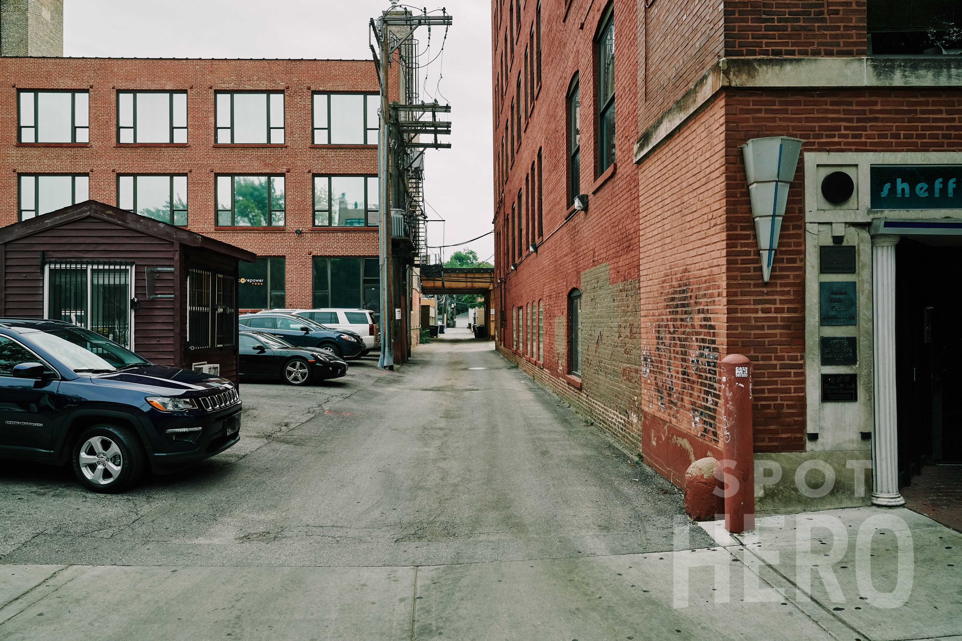 938 West Wolfram Street Parking