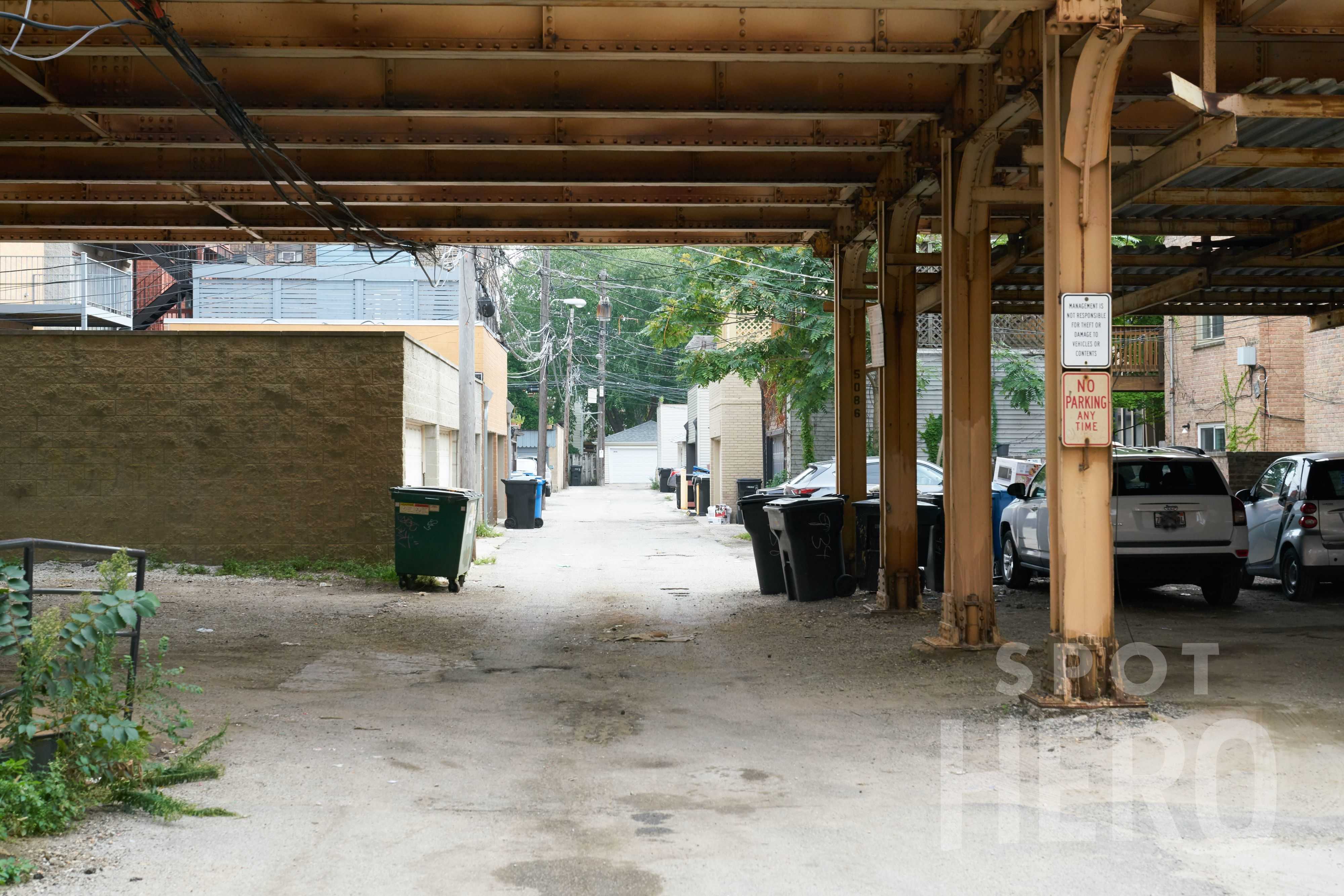 934 West Wolfram Street Parking