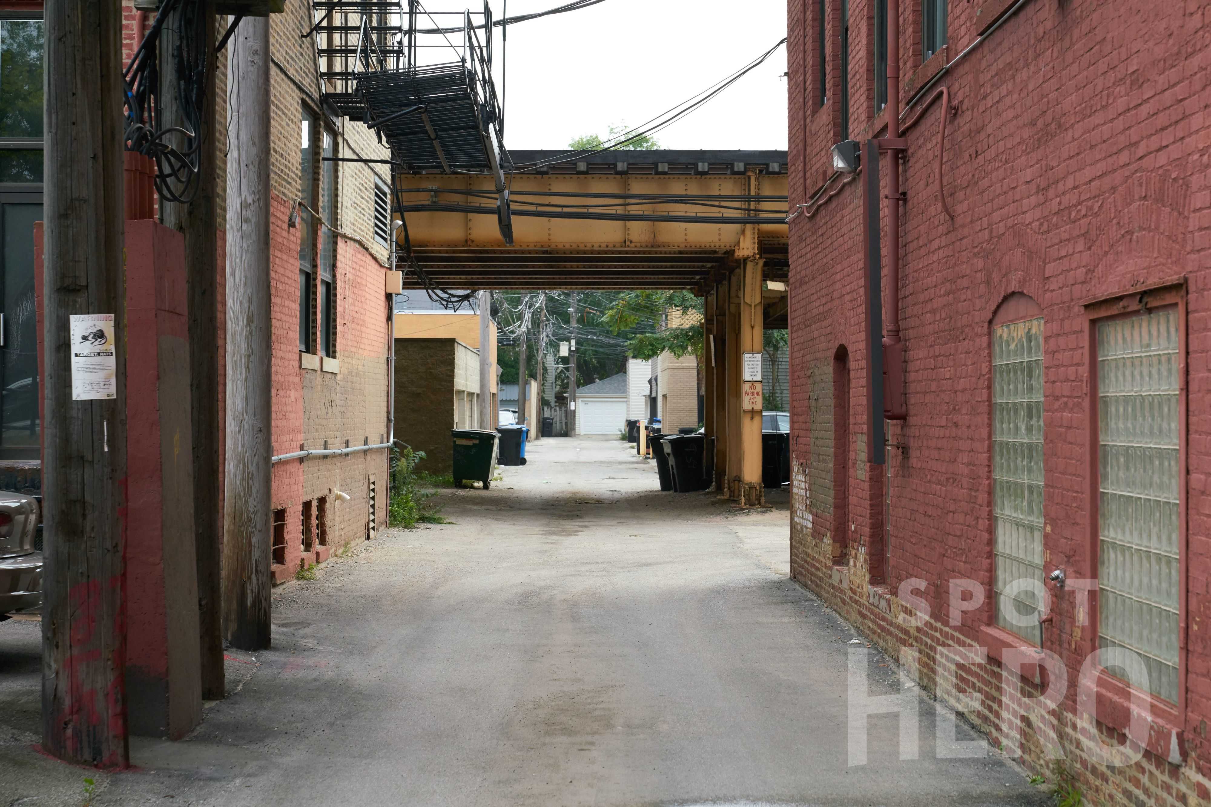 934 West Wolfram Street Parking