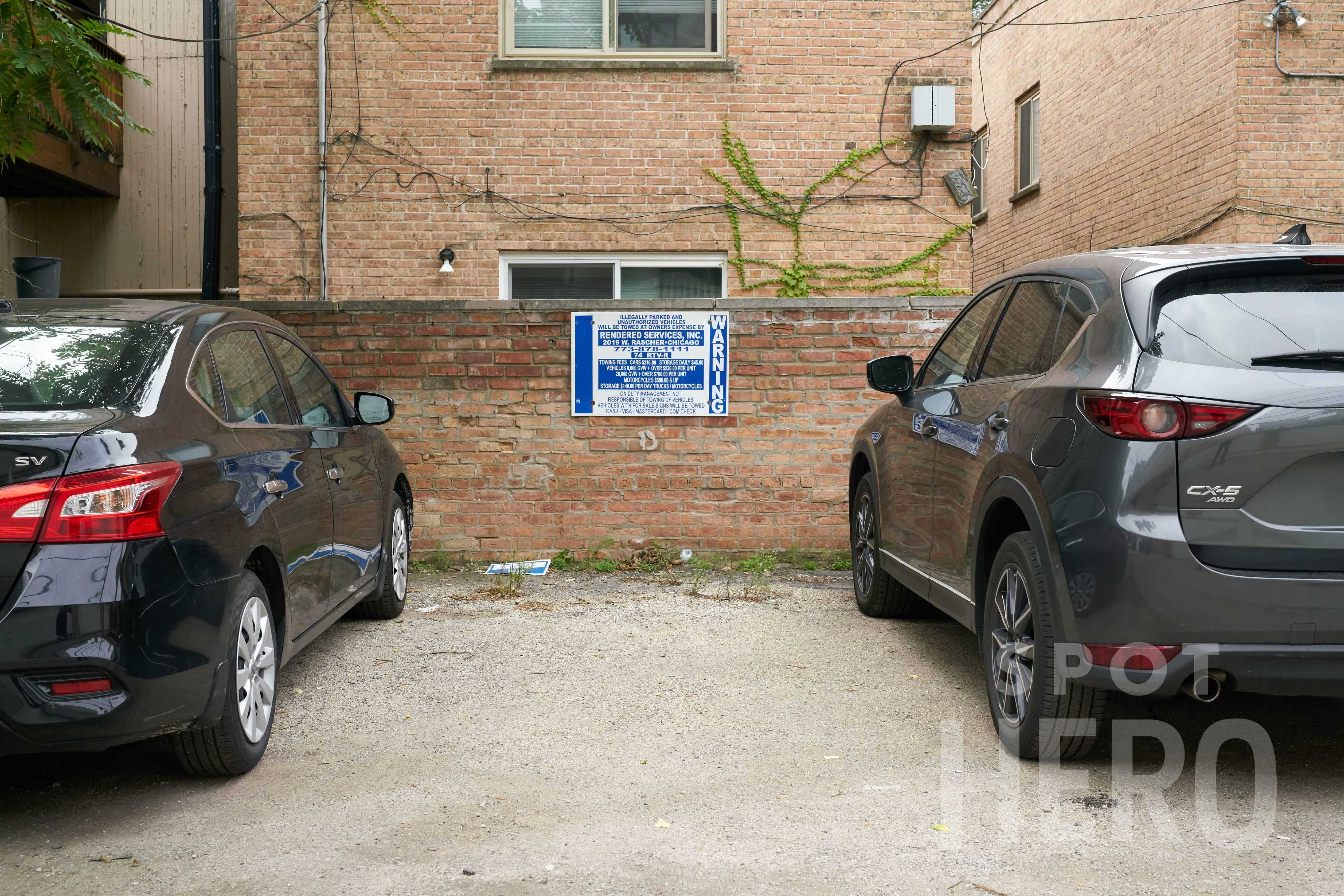 934 West Wolfram Street Parking