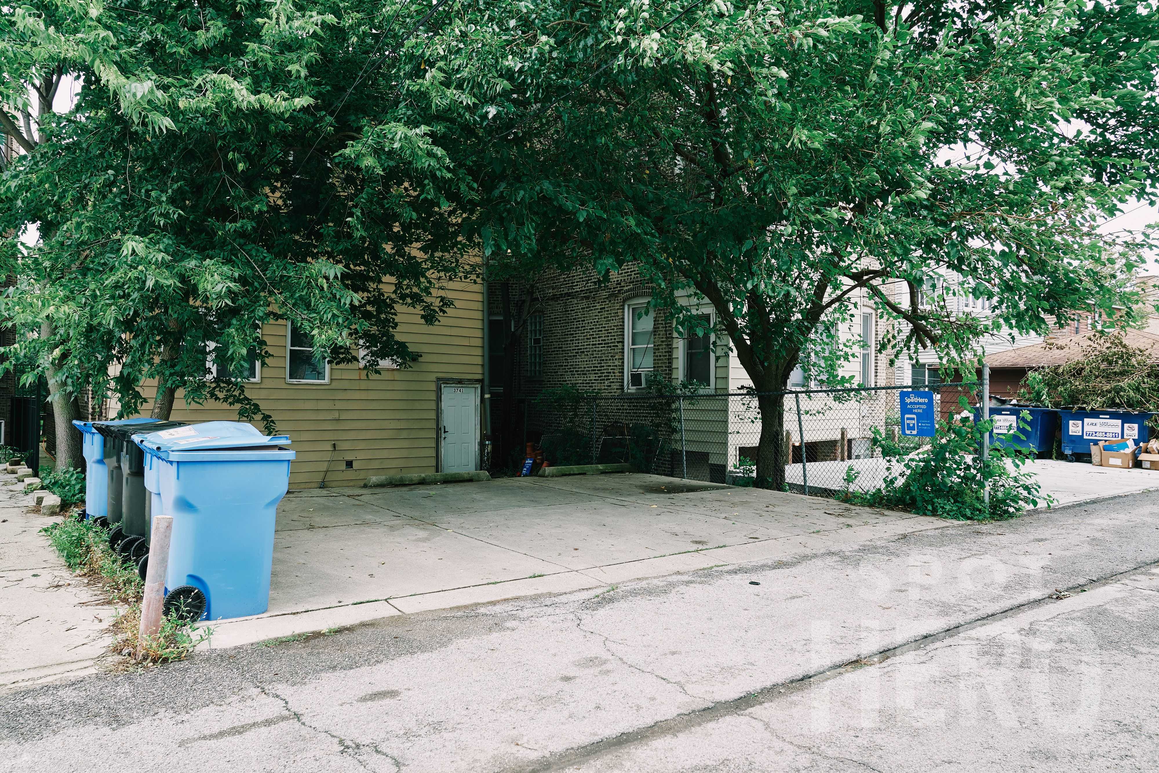 3741 North Magnolia Avenue Parking