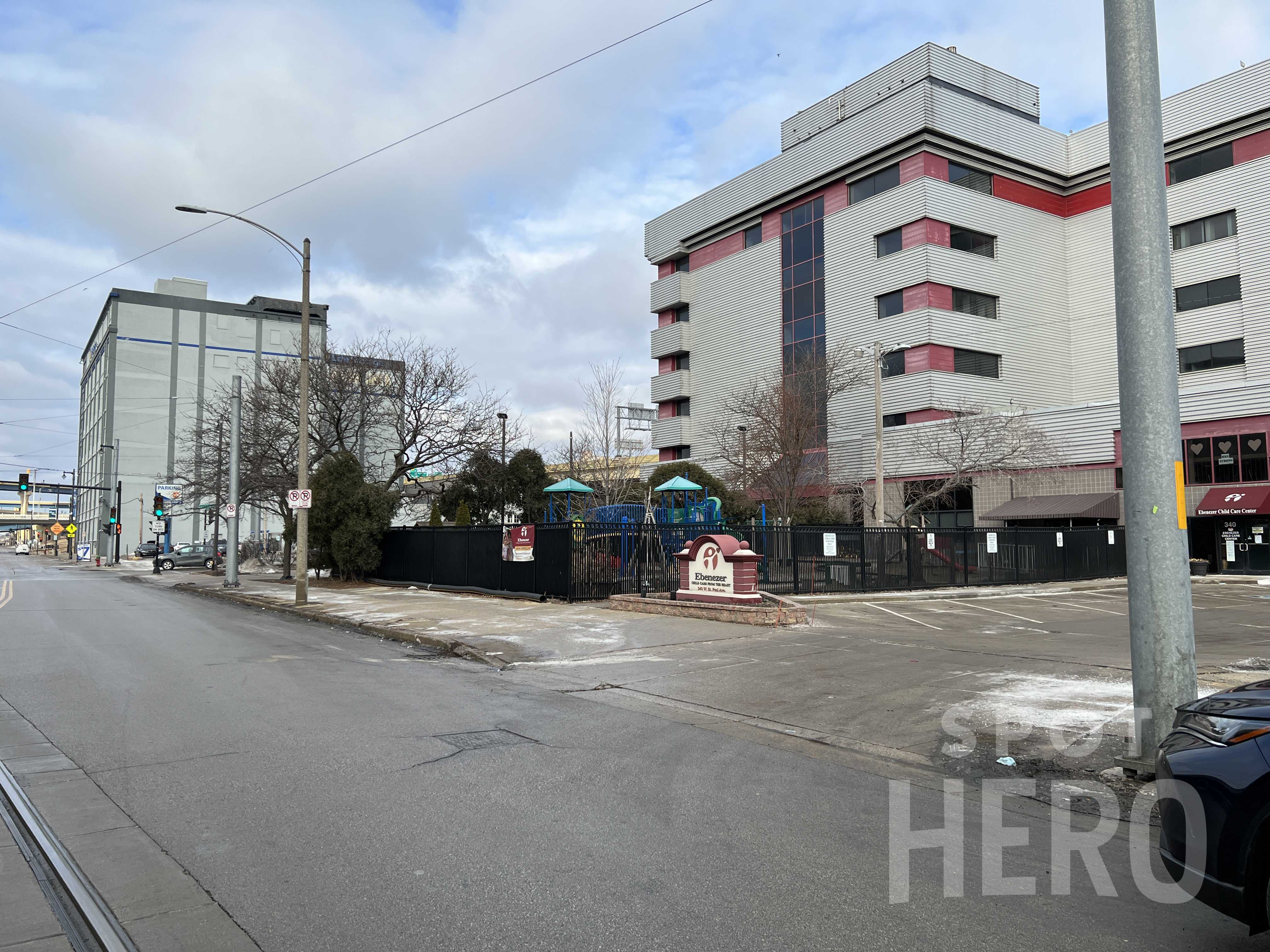 302 West Saint Paul Avenue Parking