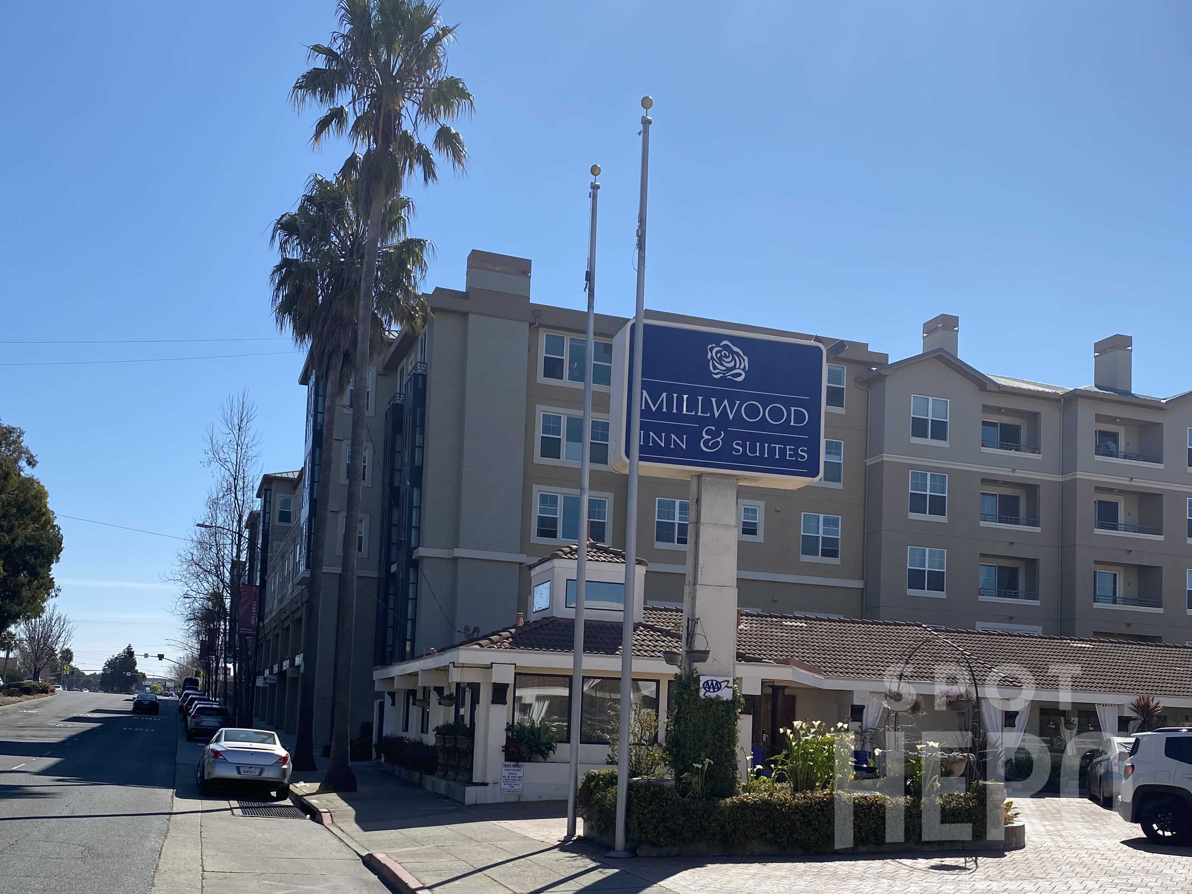 1375 El Camino Real Parking
