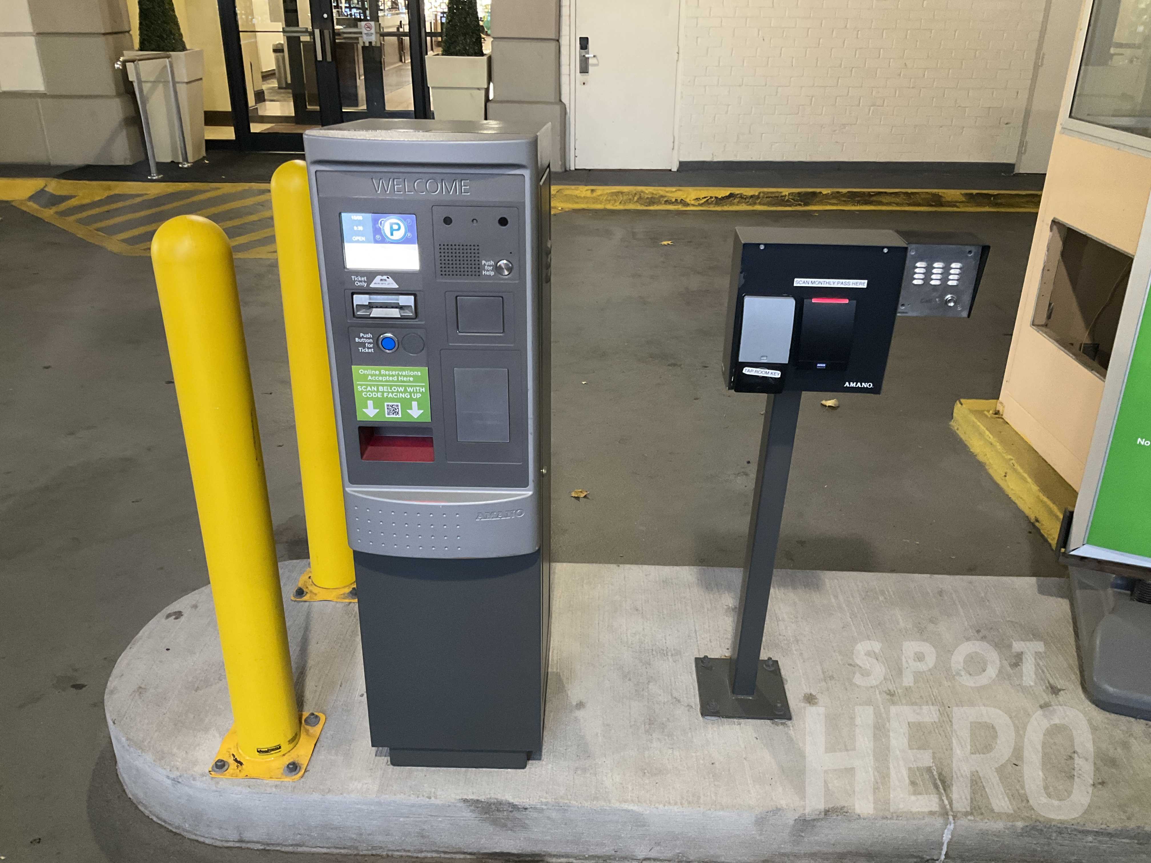 2650 Richmond Highway Parking