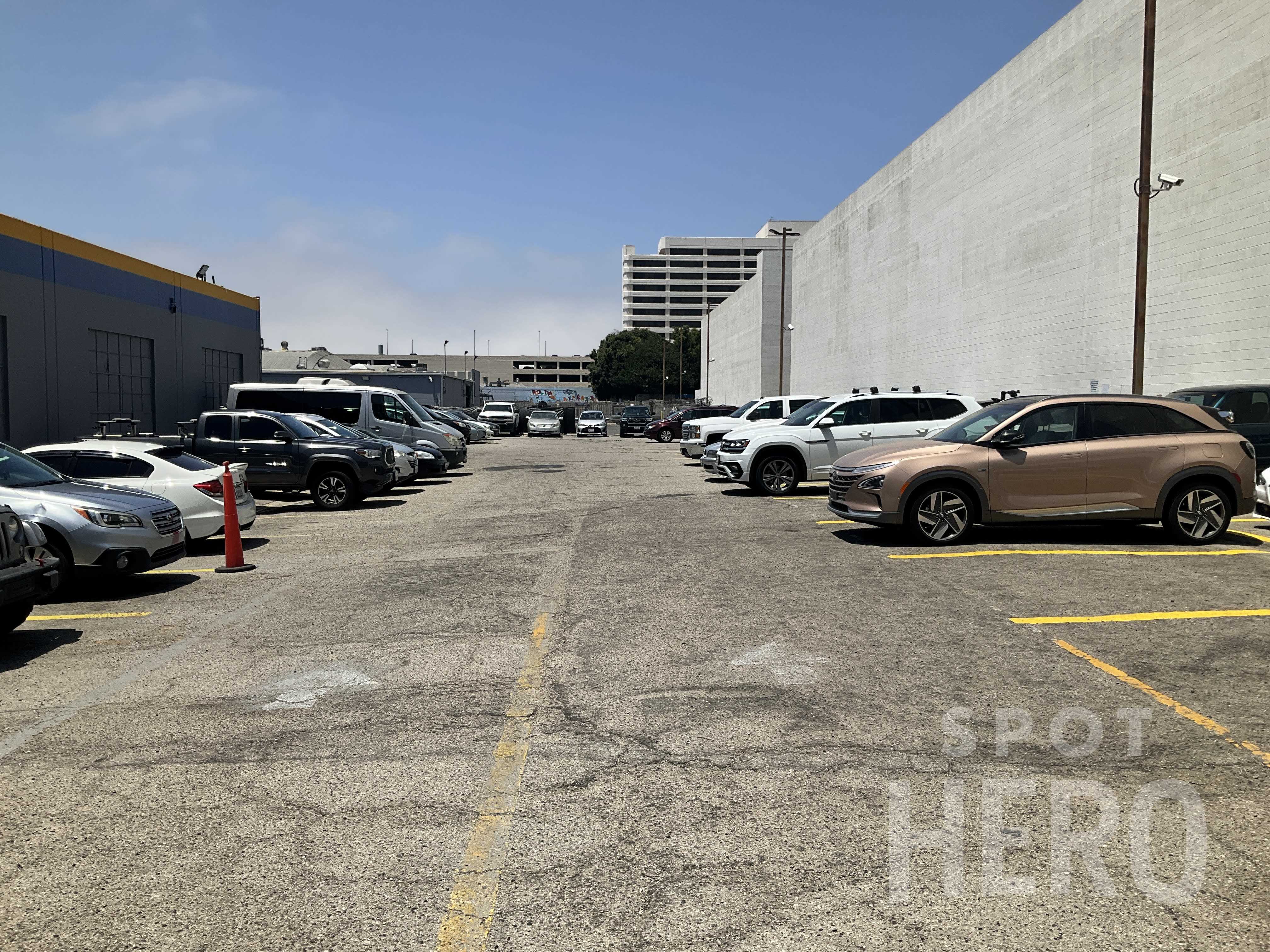 10121 Glasgow Place Parking