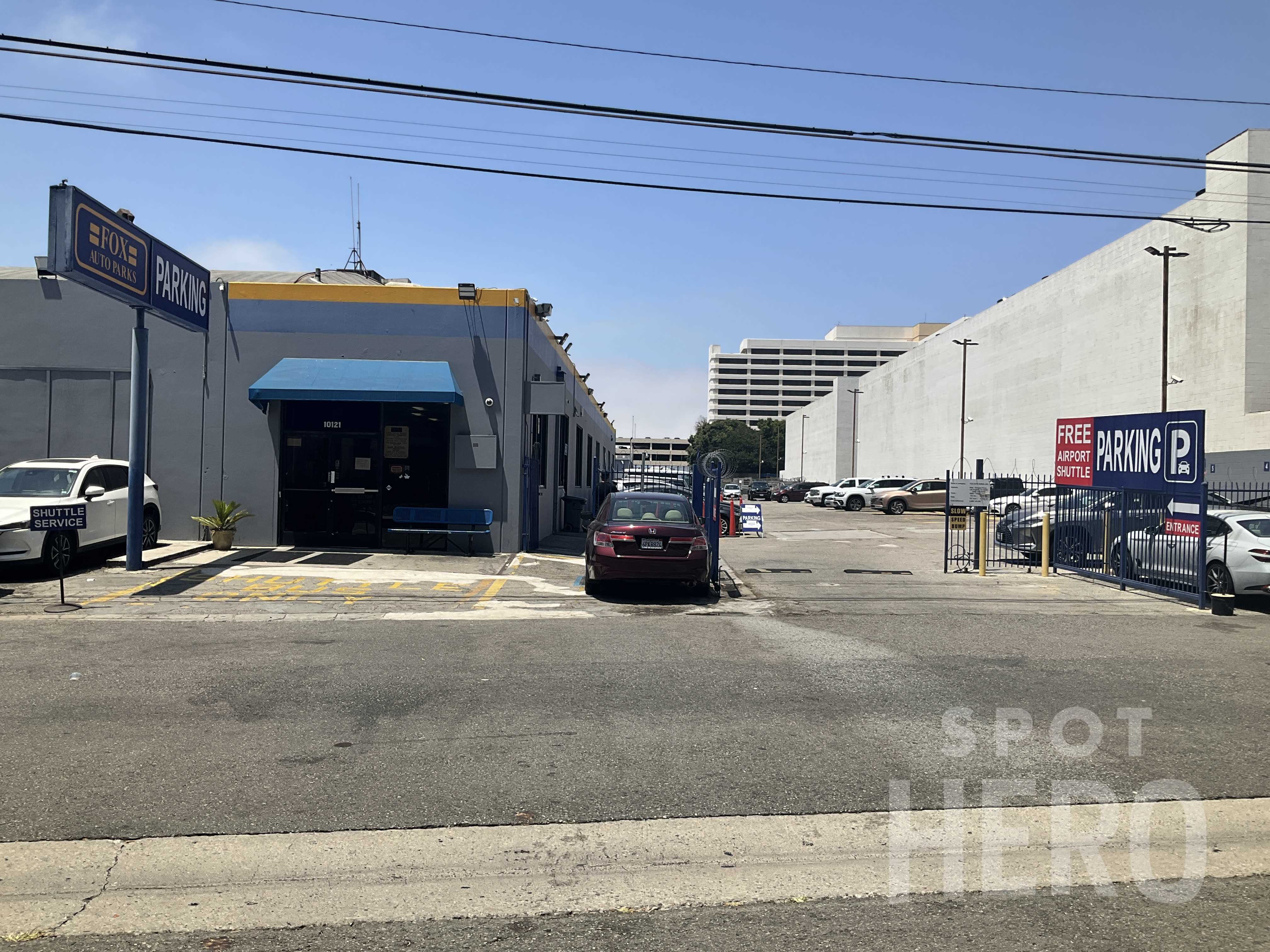 10121 Glasgow Place Parking
