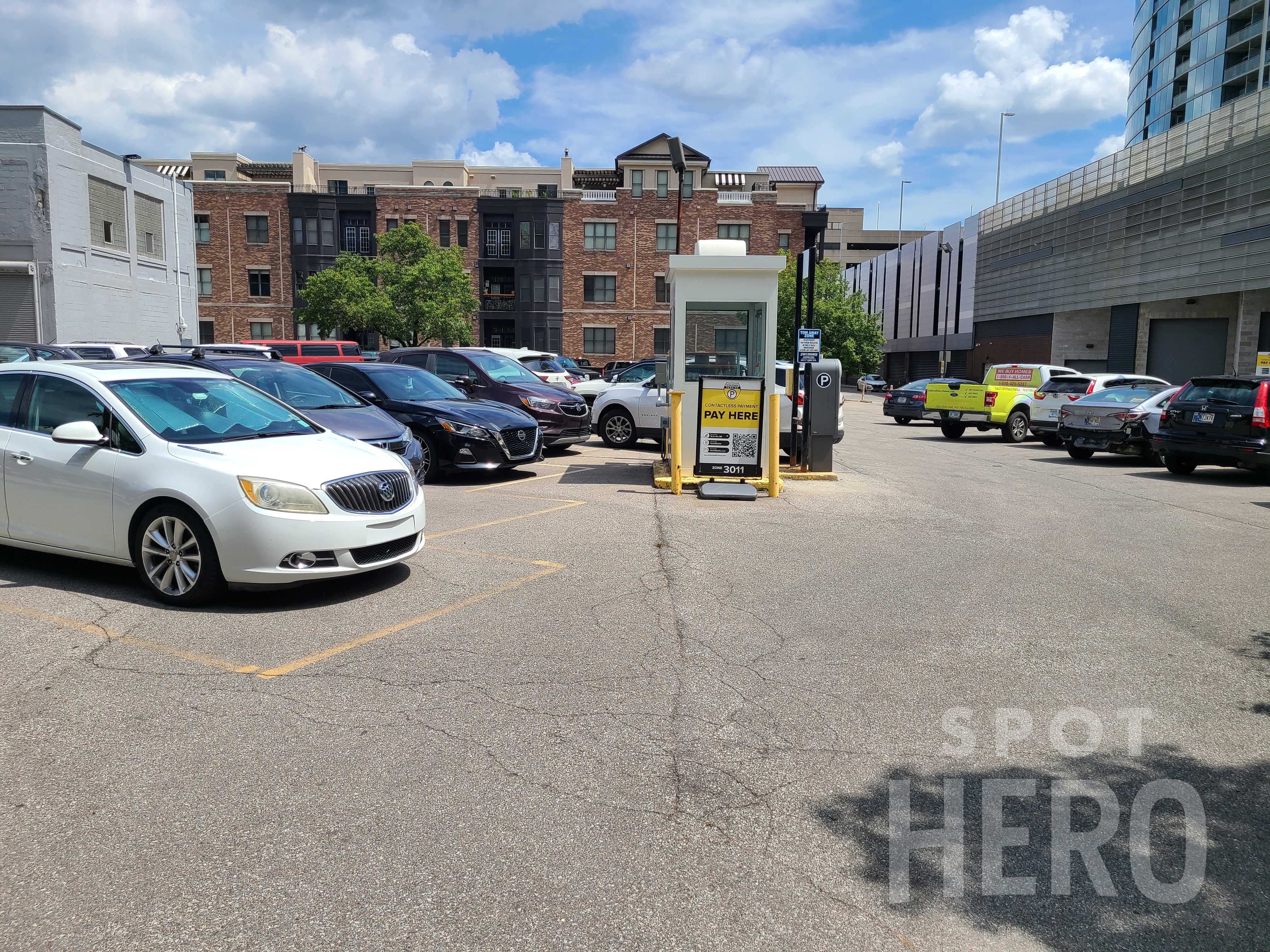 Bバスパーキングページ Megabus Indianapolis Bus Stop Parking | SpotHero