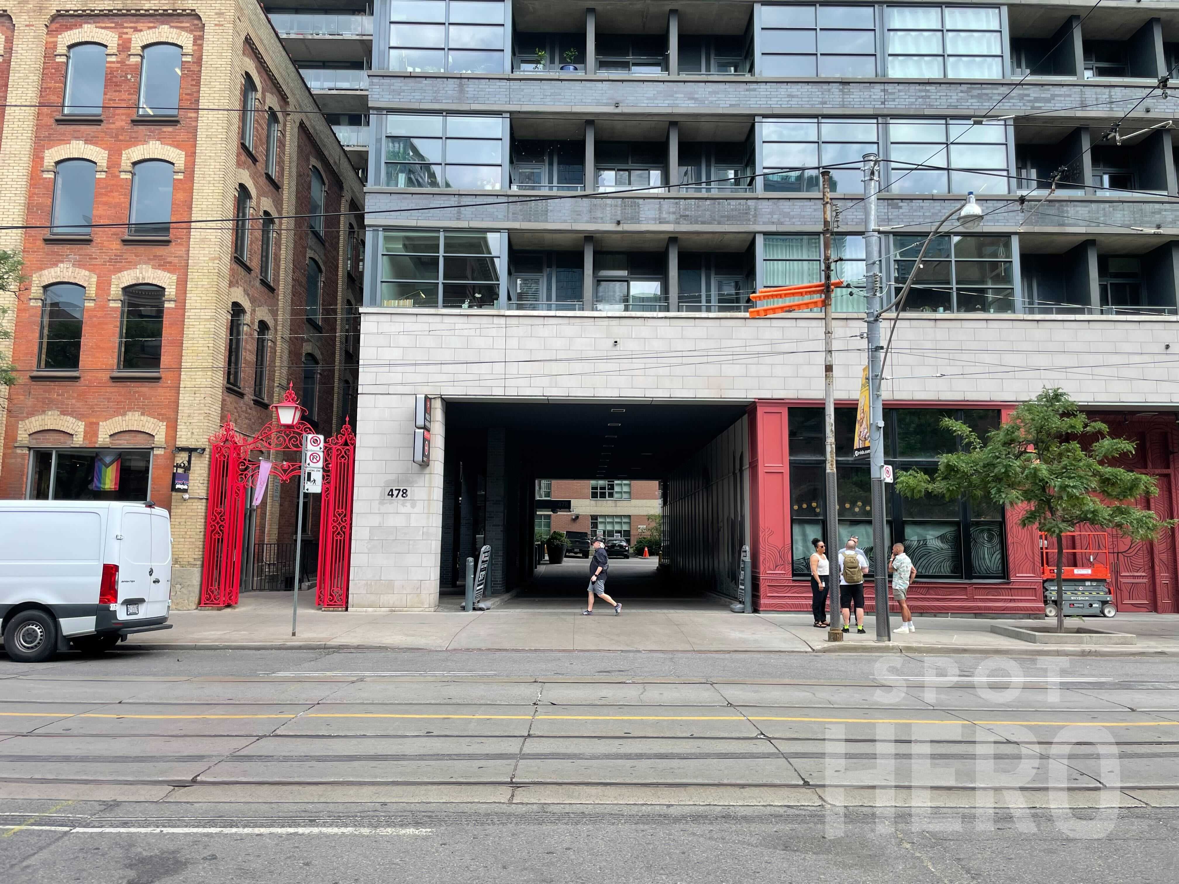 Parking Lot Hydra　Estelle Hanania　限定500 🫰🏻