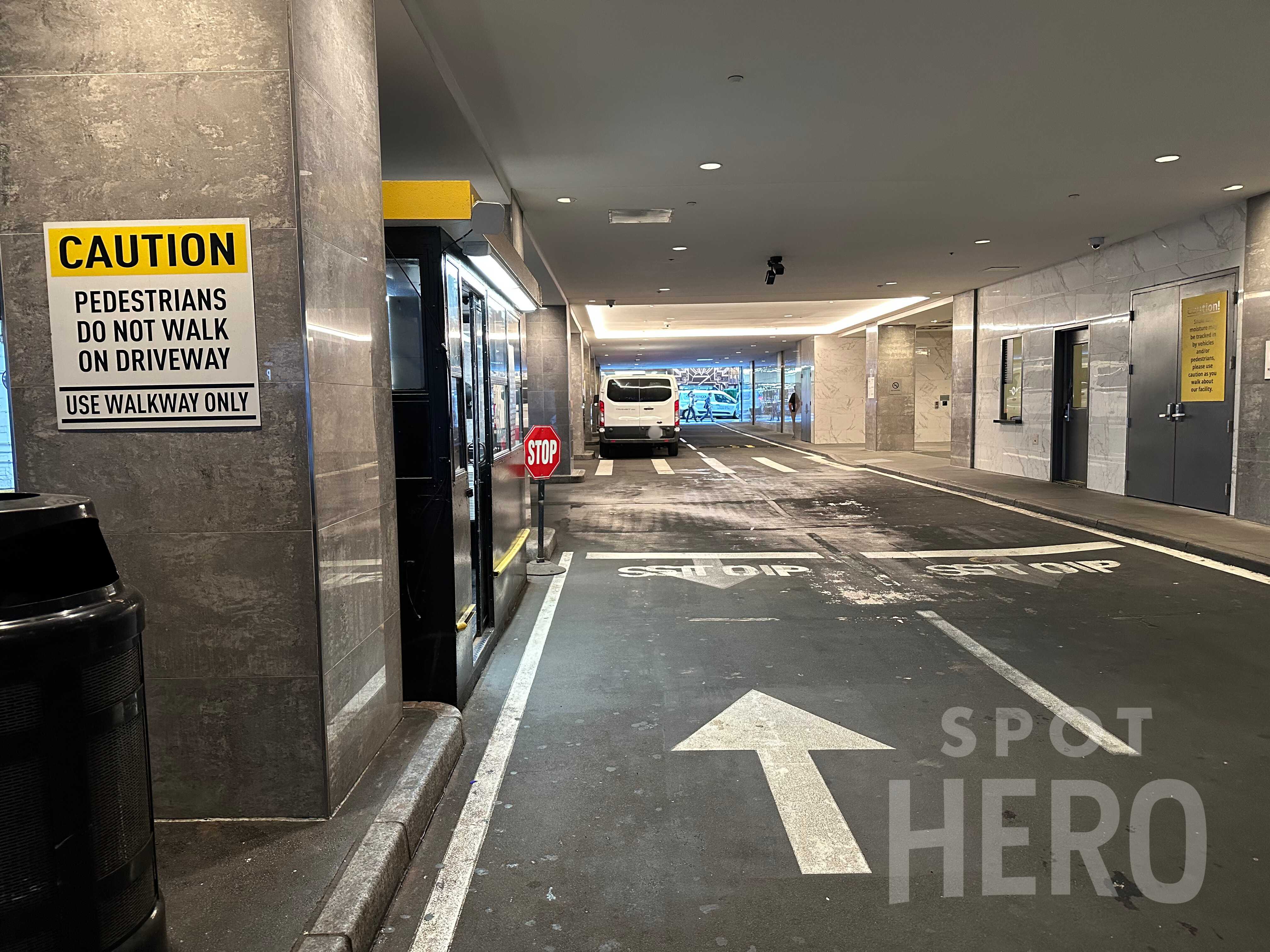 Bバスパーキングページ 1285 Avenue of the Americas Parking | SpotHero