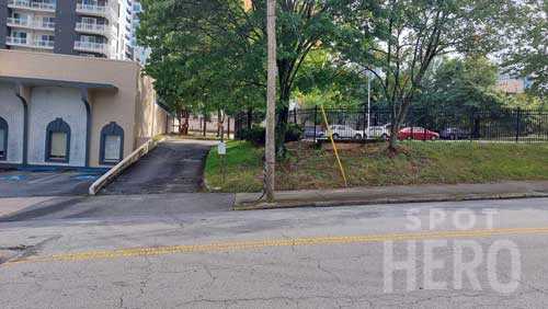 121 Linden Avenue Northeast Parking