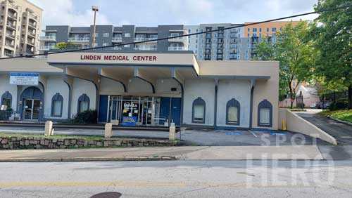 121 Linden Avenue Northeast Parking