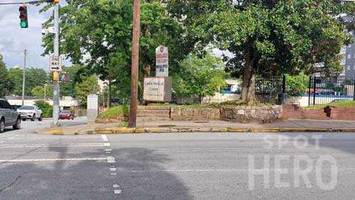 121 Linden Avenue Northeast Parking
