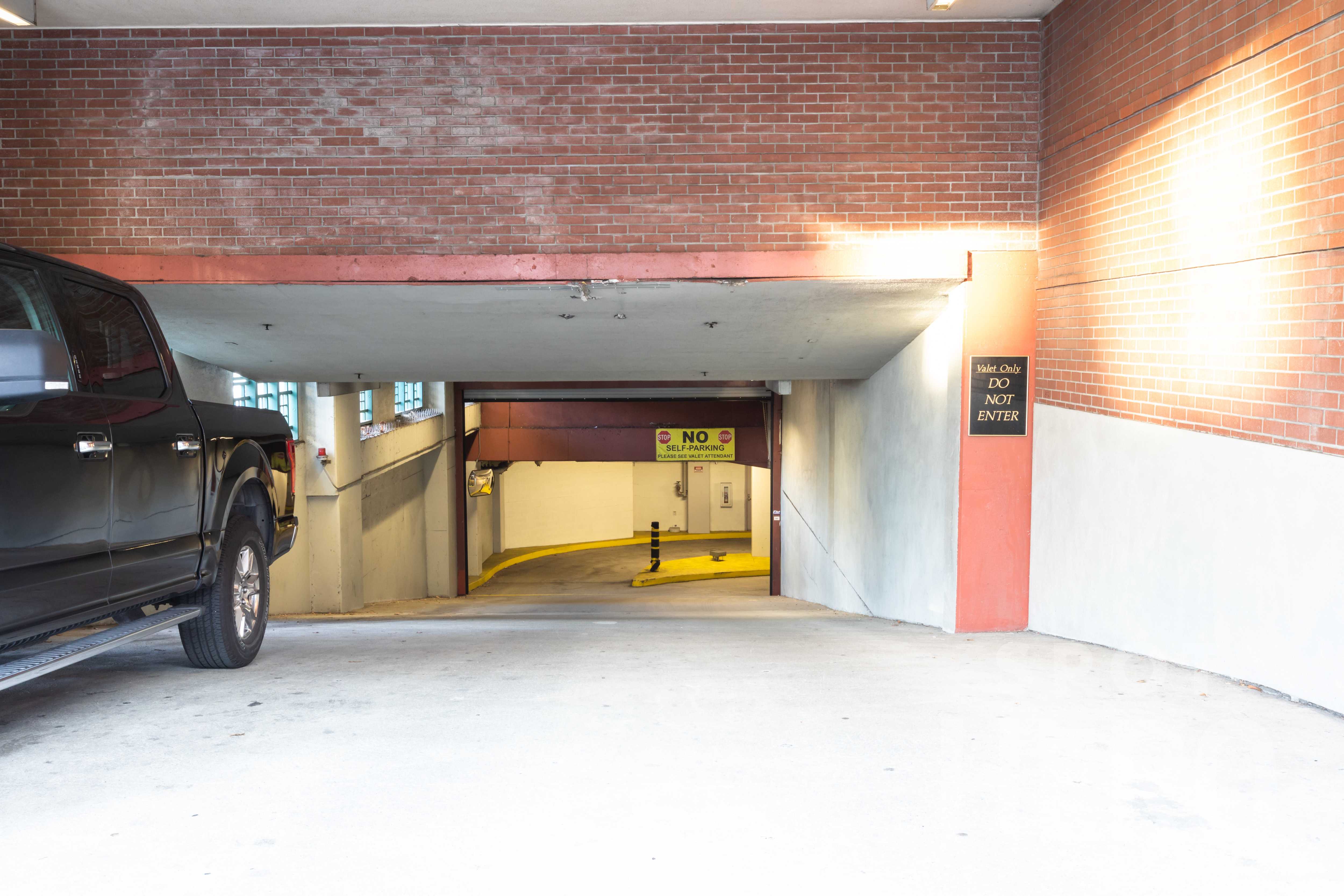 555 North Point Street Parking