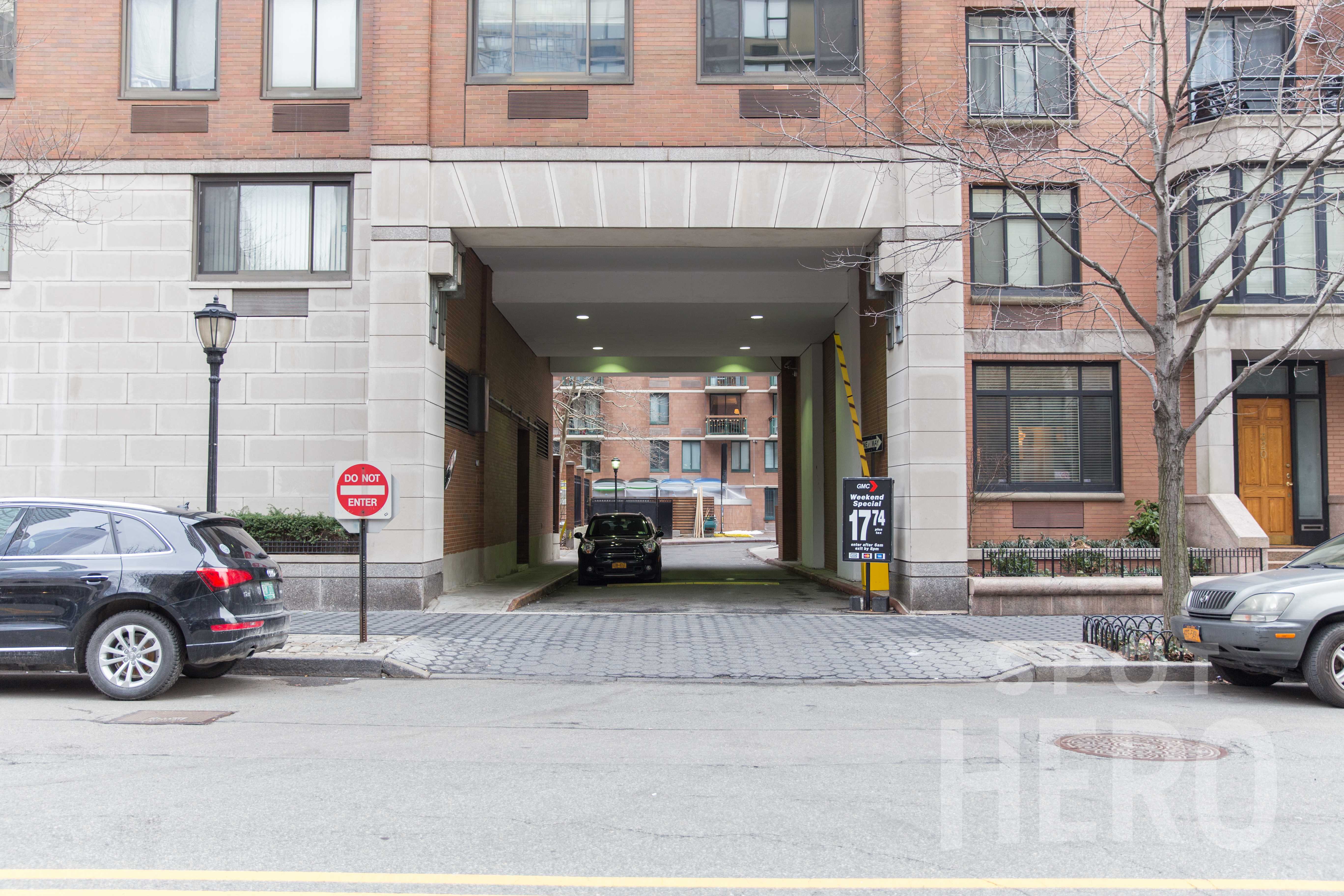 Battery Place Market Parking | SpotHero