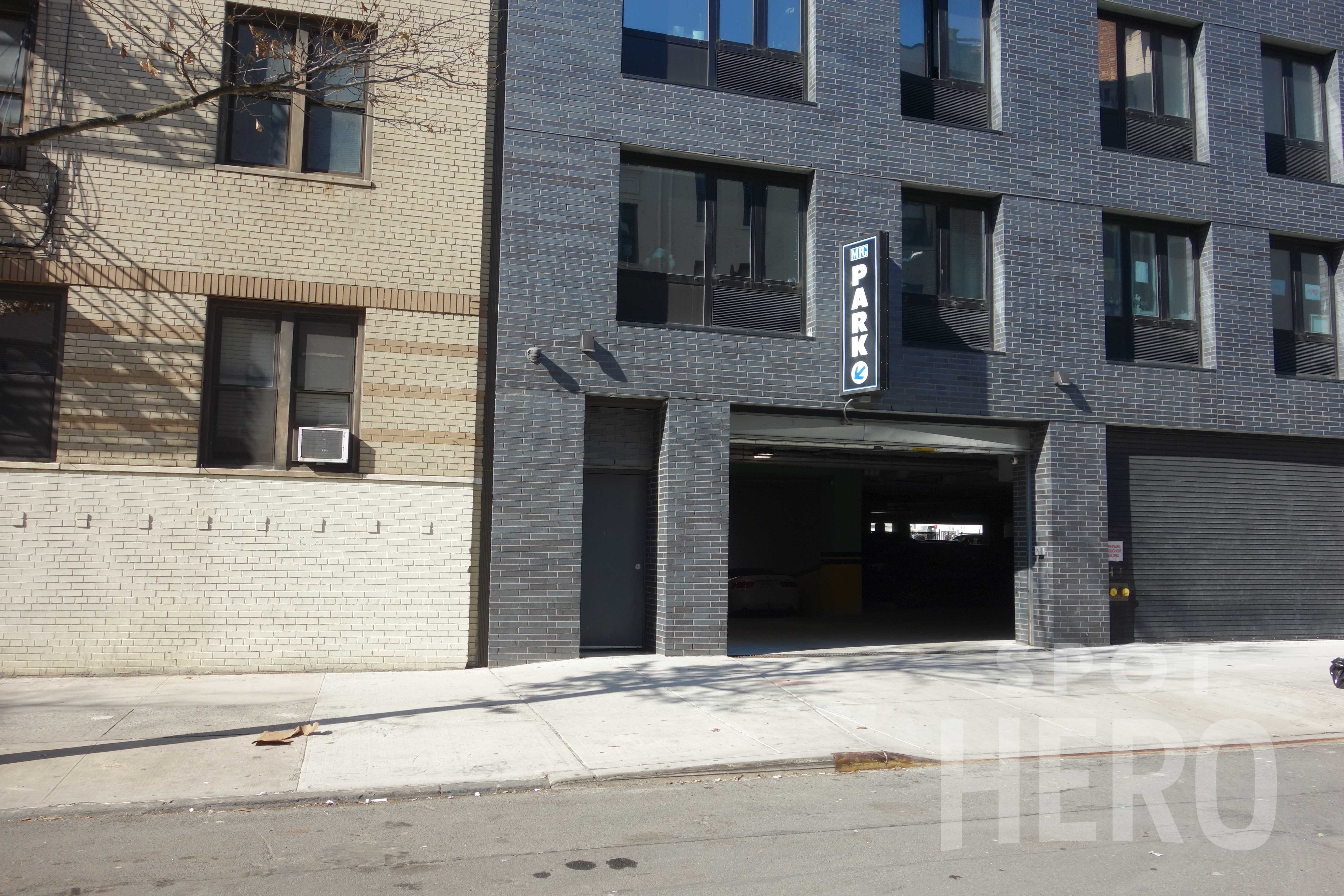 2519 Creston Avenue Parking
