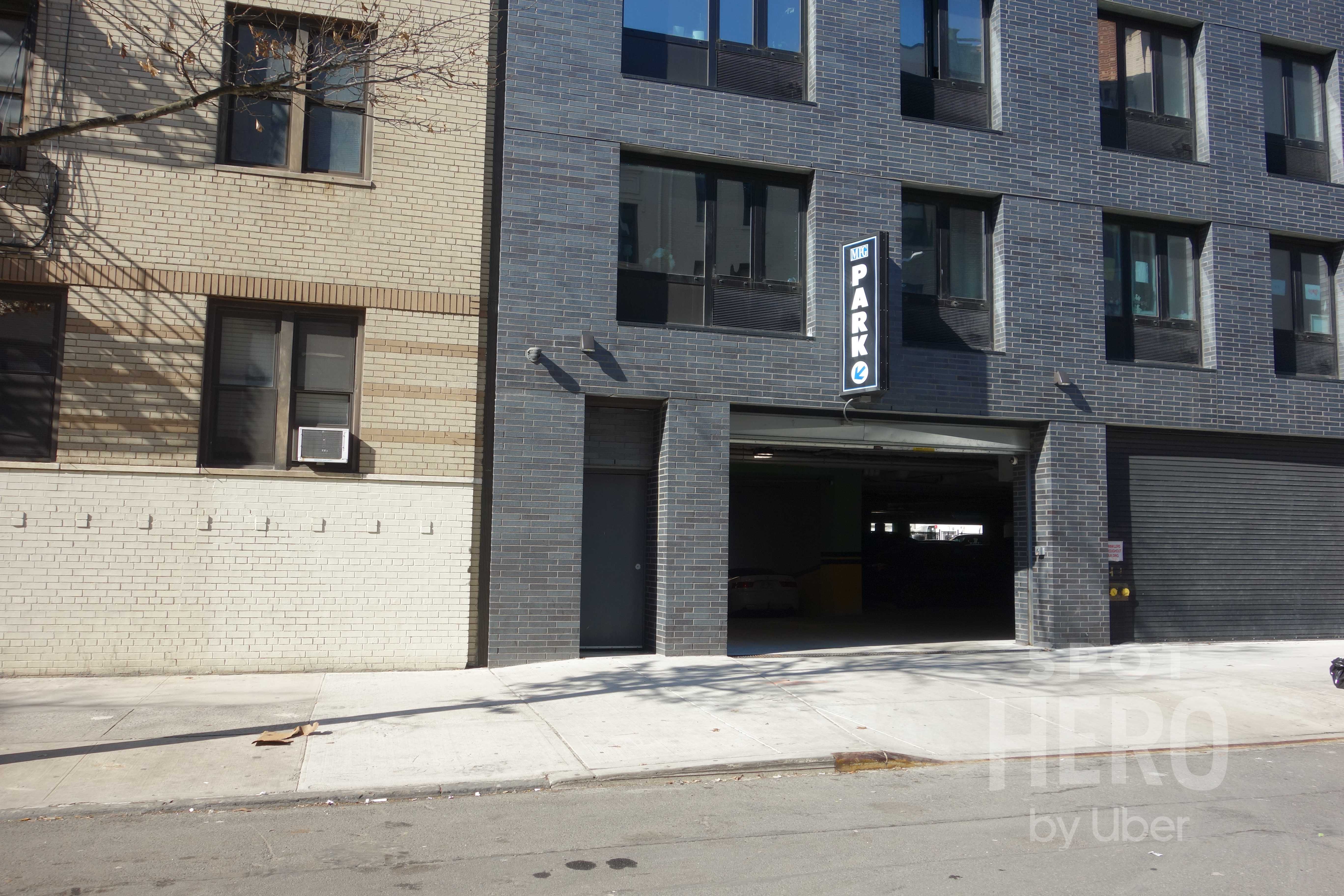 2519 Creston Avenue Parking