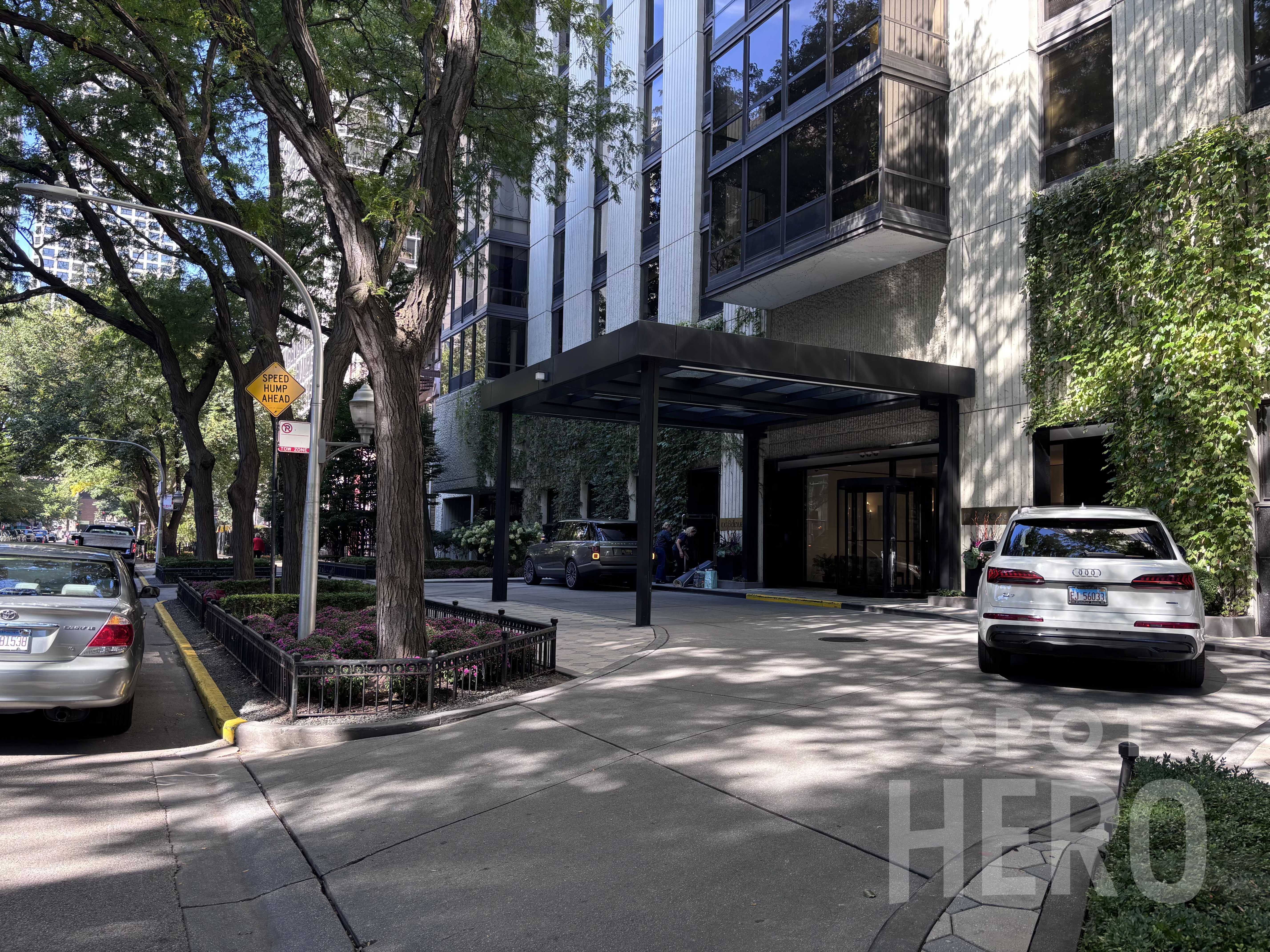 entrance to hotel lobby NOT the parking garage