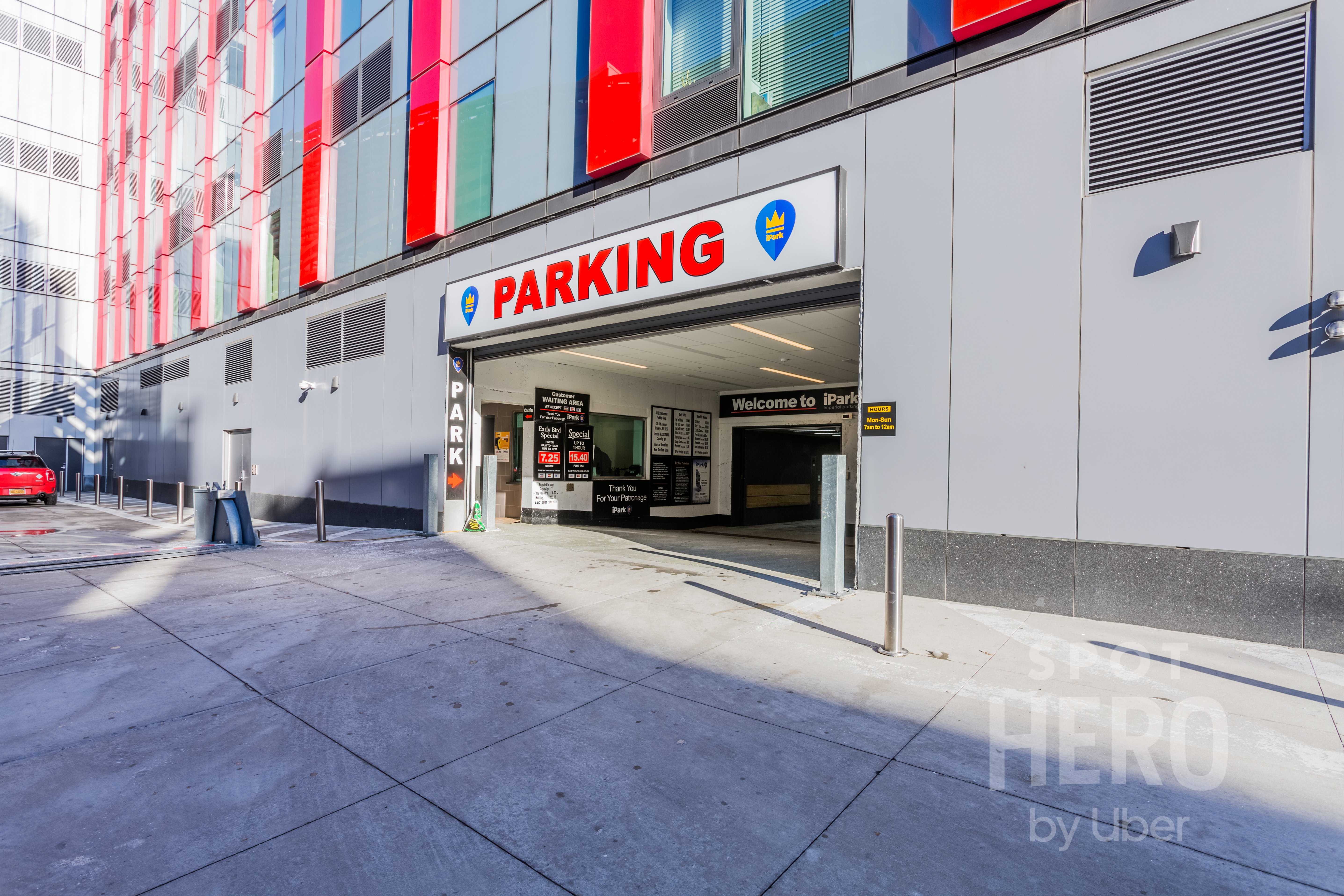 475 Dean Street, Parking