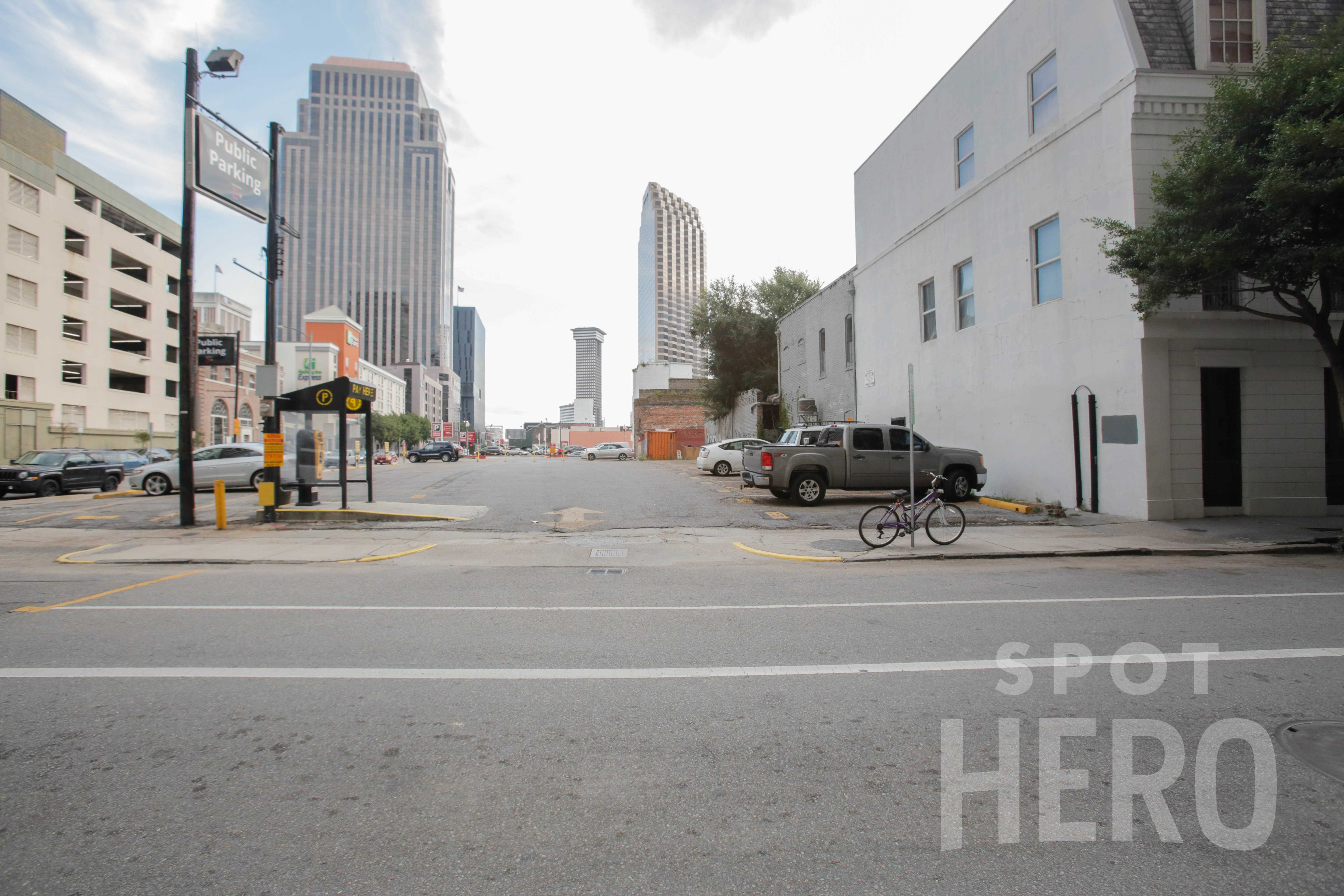 1001 Gravier Street Parking