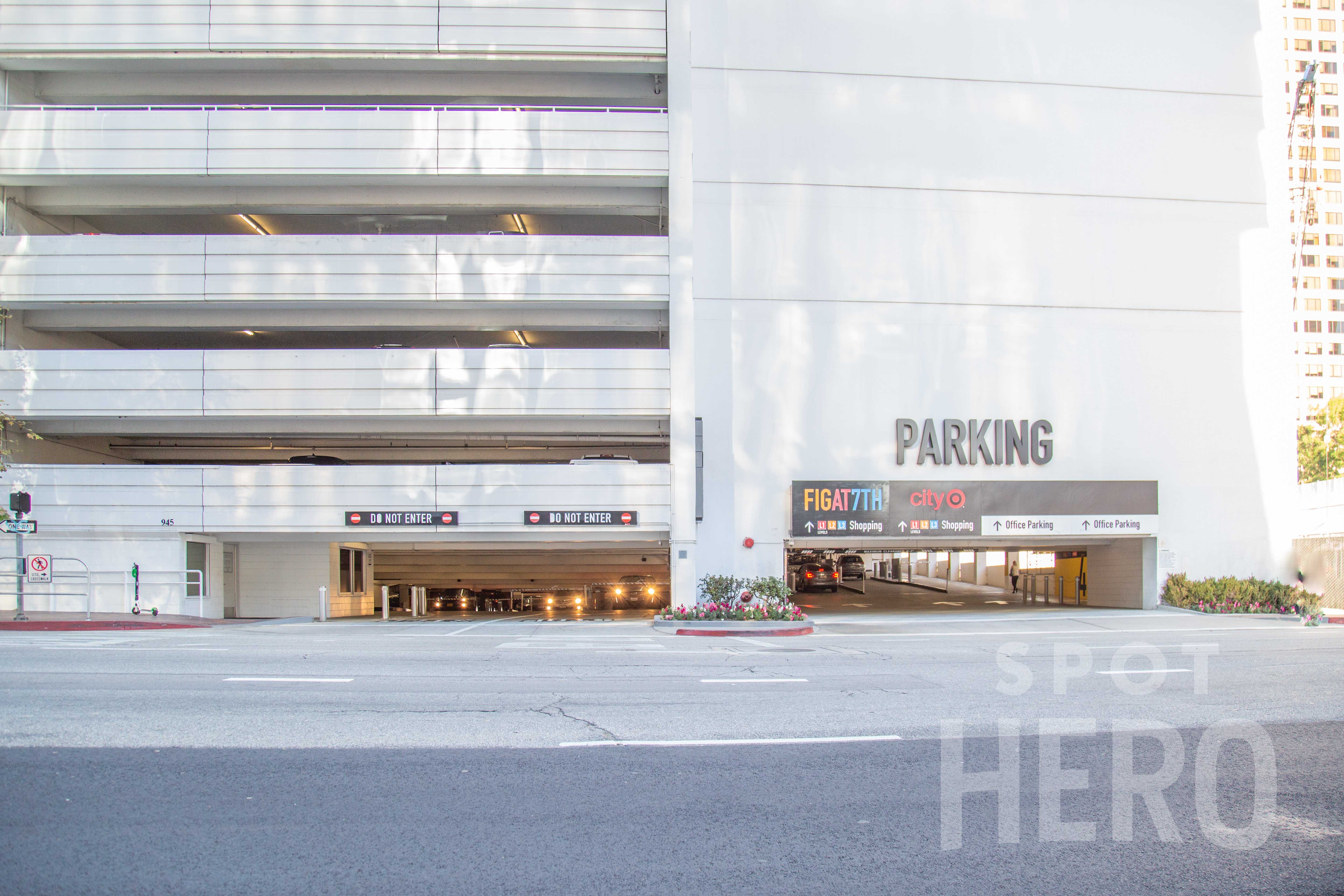 Universal Studios parking garage in Orlando doesn't respect the hyphen! :  r/RespectTheHyphen
