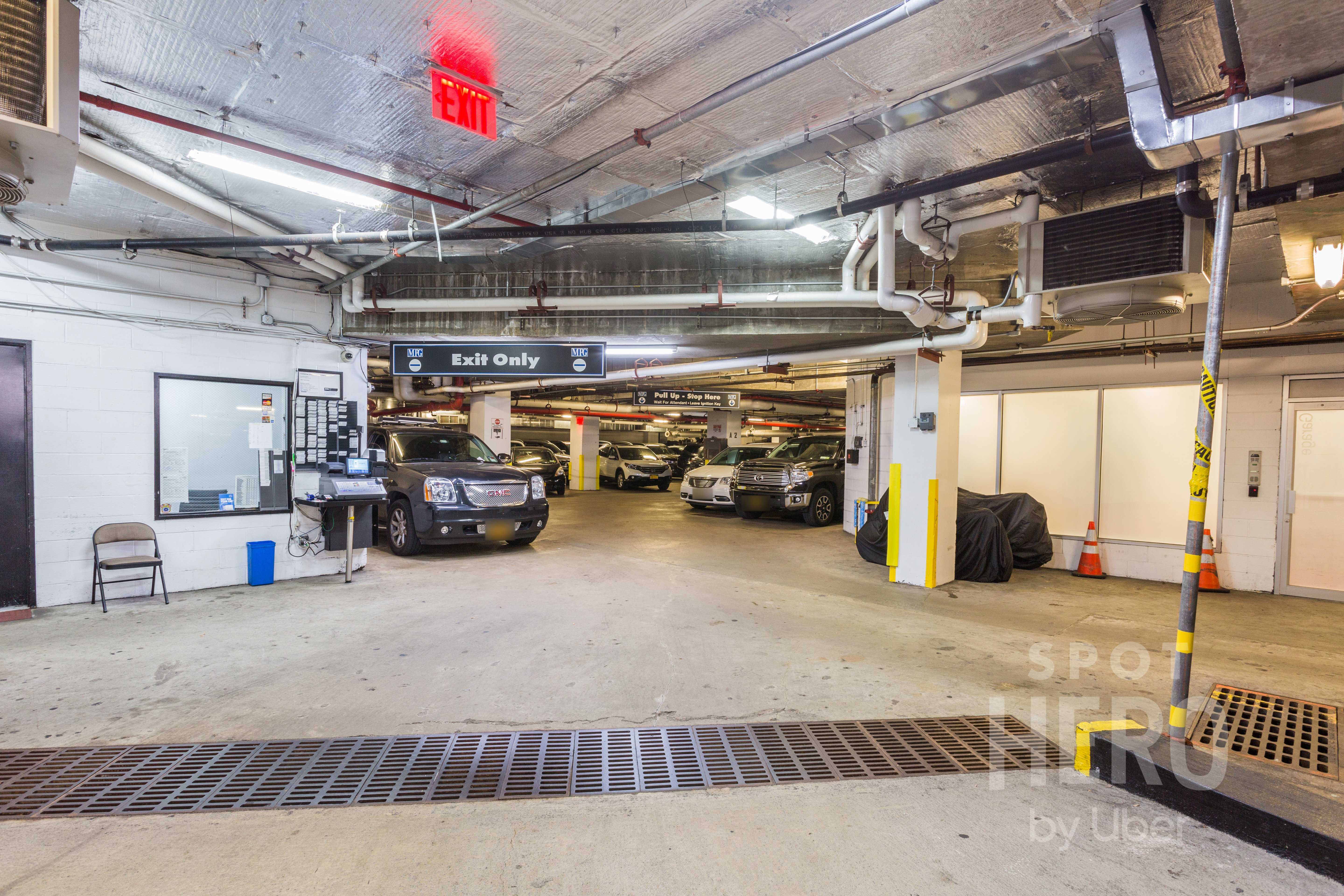 450 Washington Street Parking