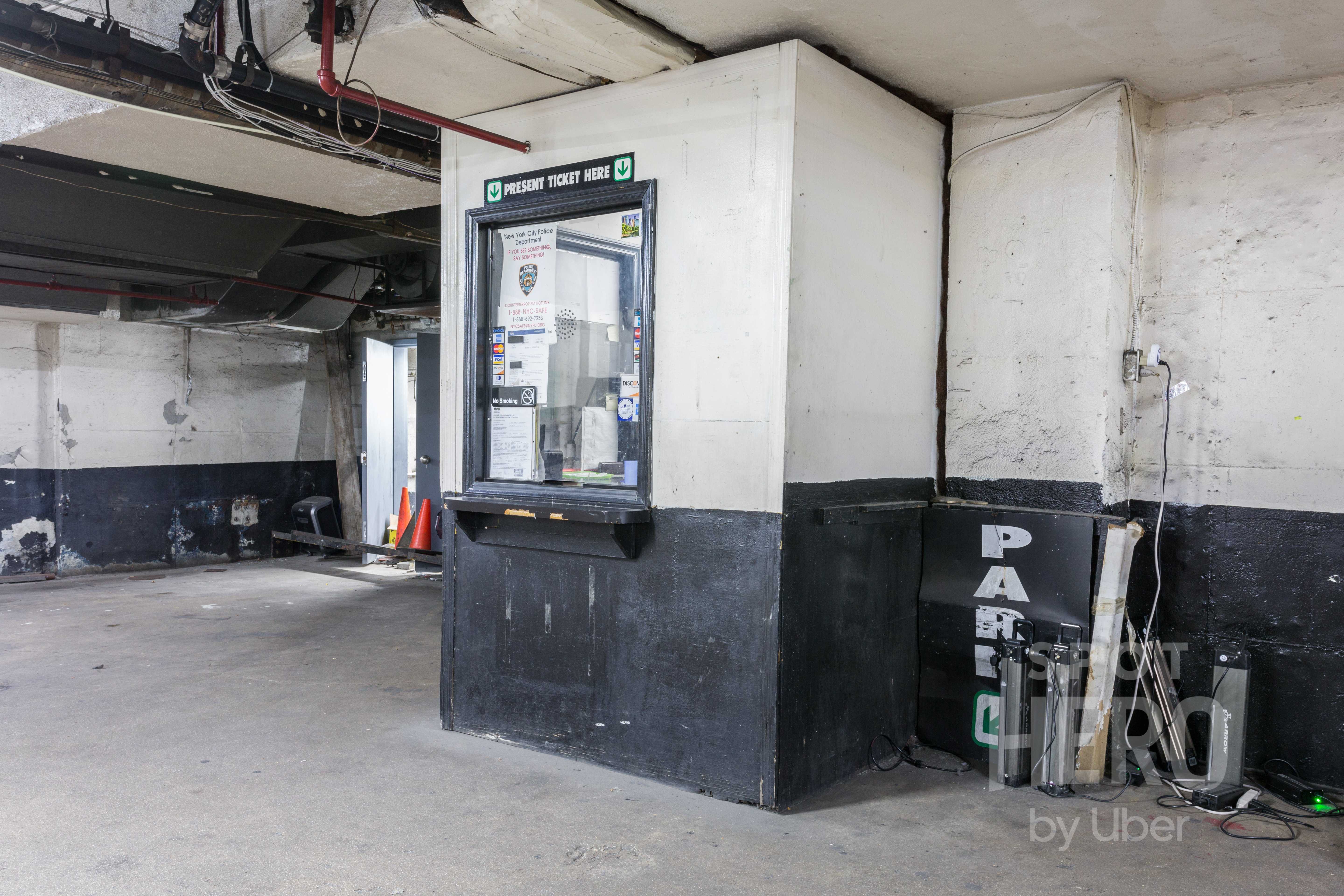69 5th Avenue Parking